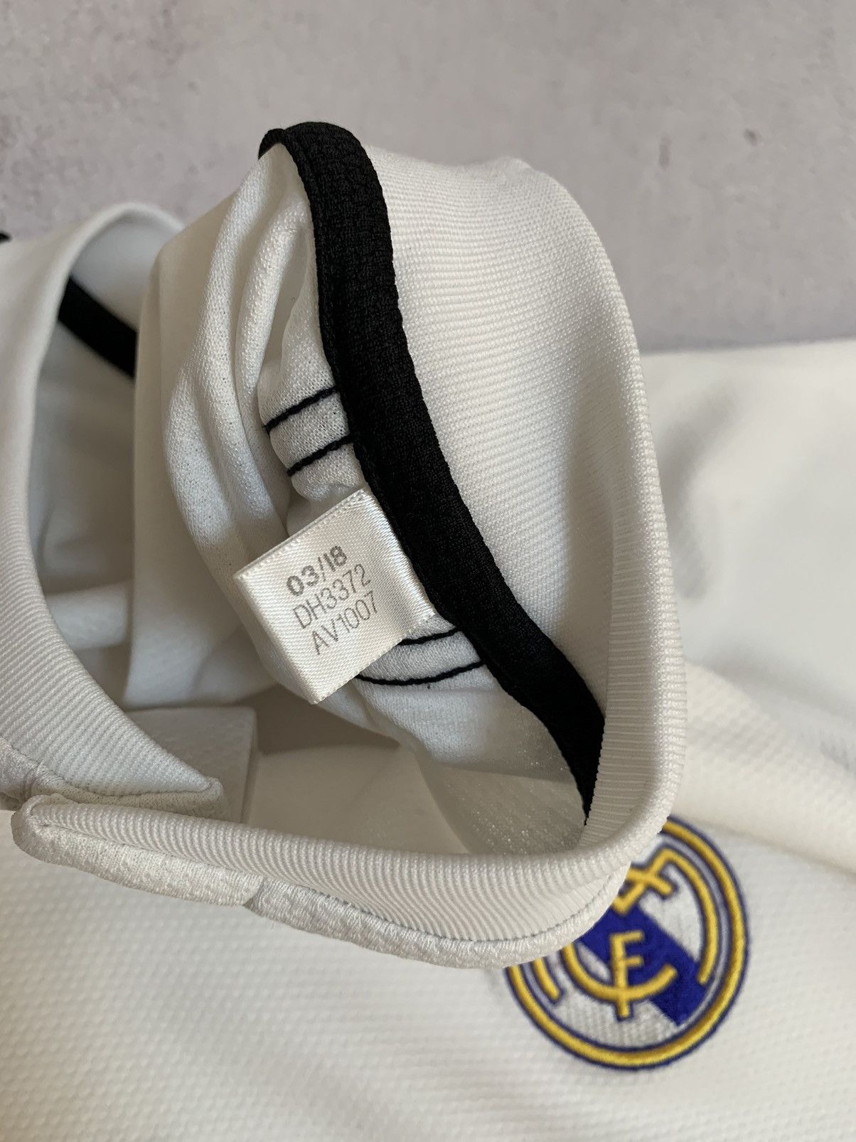 Adidas Vintage Adidas Real Madrid T Shirt Tee Jersey Soccer Home Size US L / EU 52-54 / 3 - 7 Thumbnail