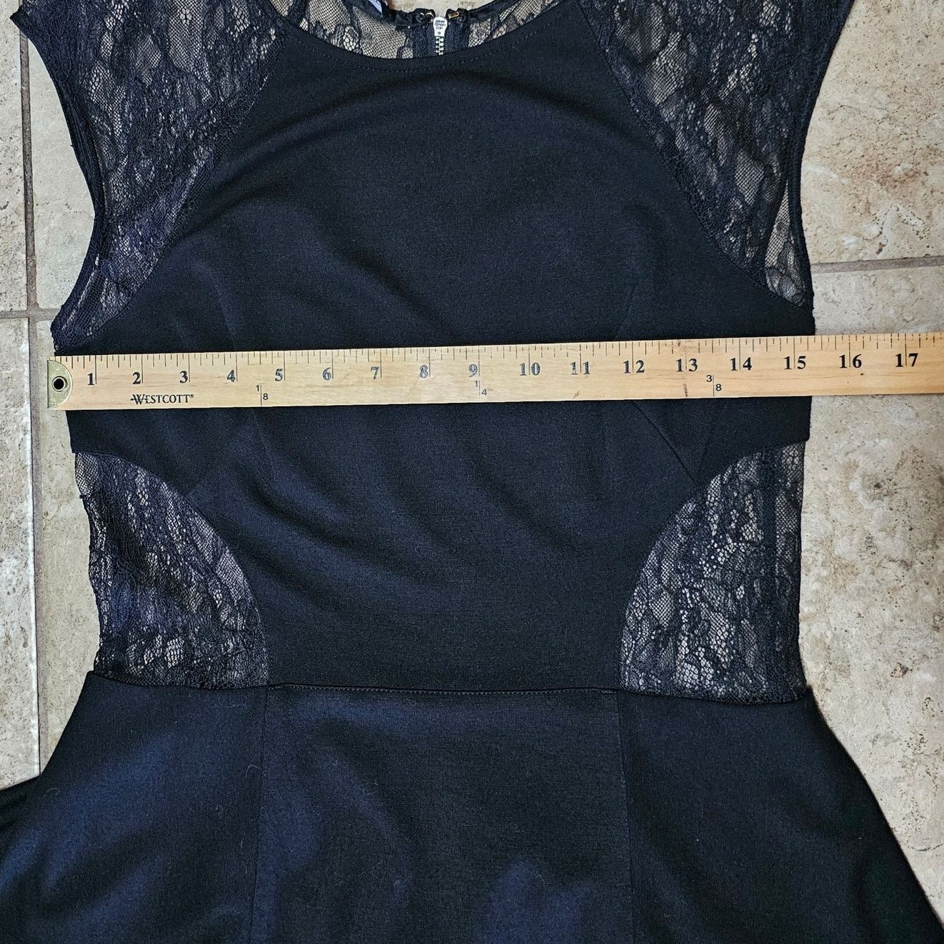 Bebe Bebe Lace Peplum Cap Sleeve Dress Bodycon Size Large Size L / US 10 / IT 46 - 8 Thumbnail