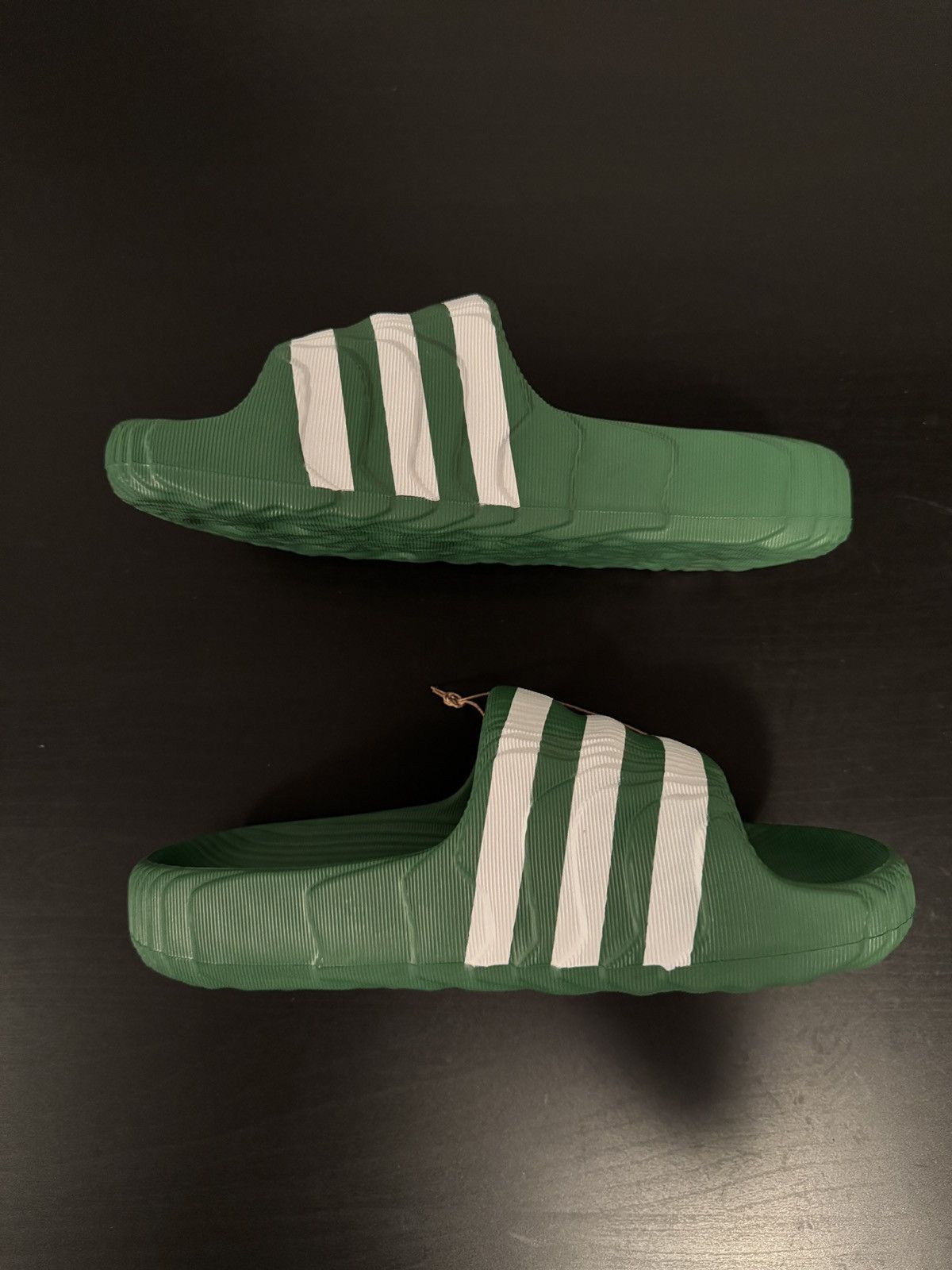 Adidas ADIDAS ADILETTE 22 SLIDES PRELOVED GREEN CLOUD WHITE Size US 7 / EU 40 - 2 Thumbnail
