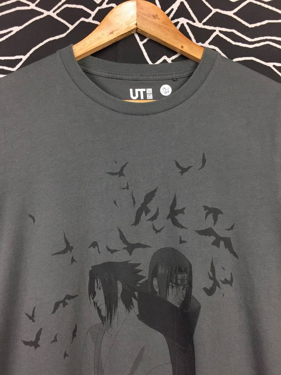 Anime × Japanese Brand × Uniqlo Uniqlo X Naruto Manga UT Sasuke & Itachi Uchiha Graphic Tee Size US M / EU 48-50 / 2 - 3 Thumbnail