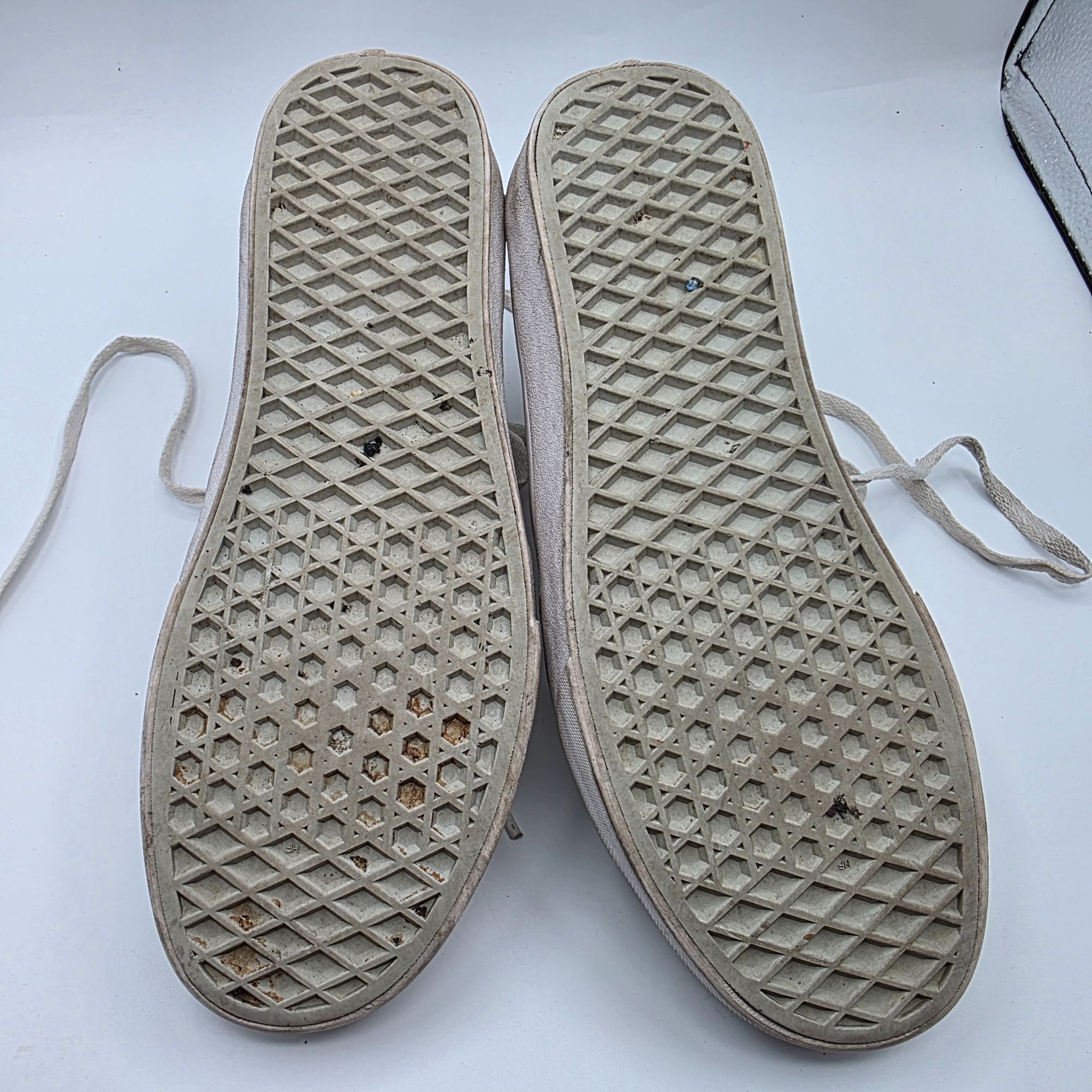 Vans Vans Sk8-Hi Womens 9 Triple White High Top Sneakers Shoes Ca Size US 9 / IT 39 - 8 Thumbnail