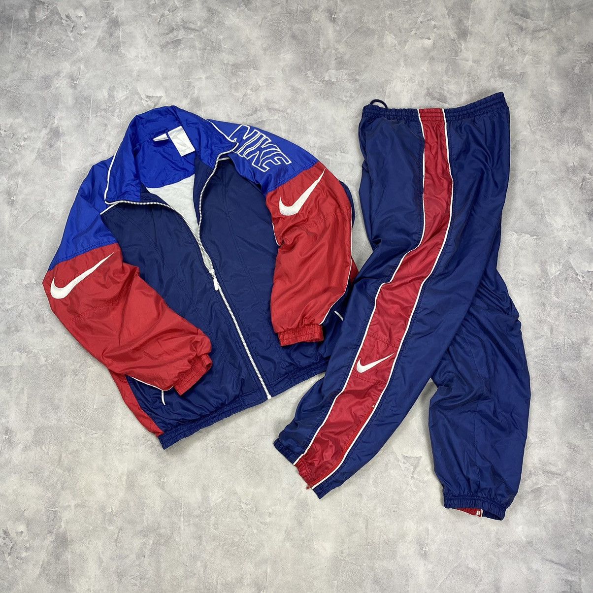 Old school nike jogging suits hotsell