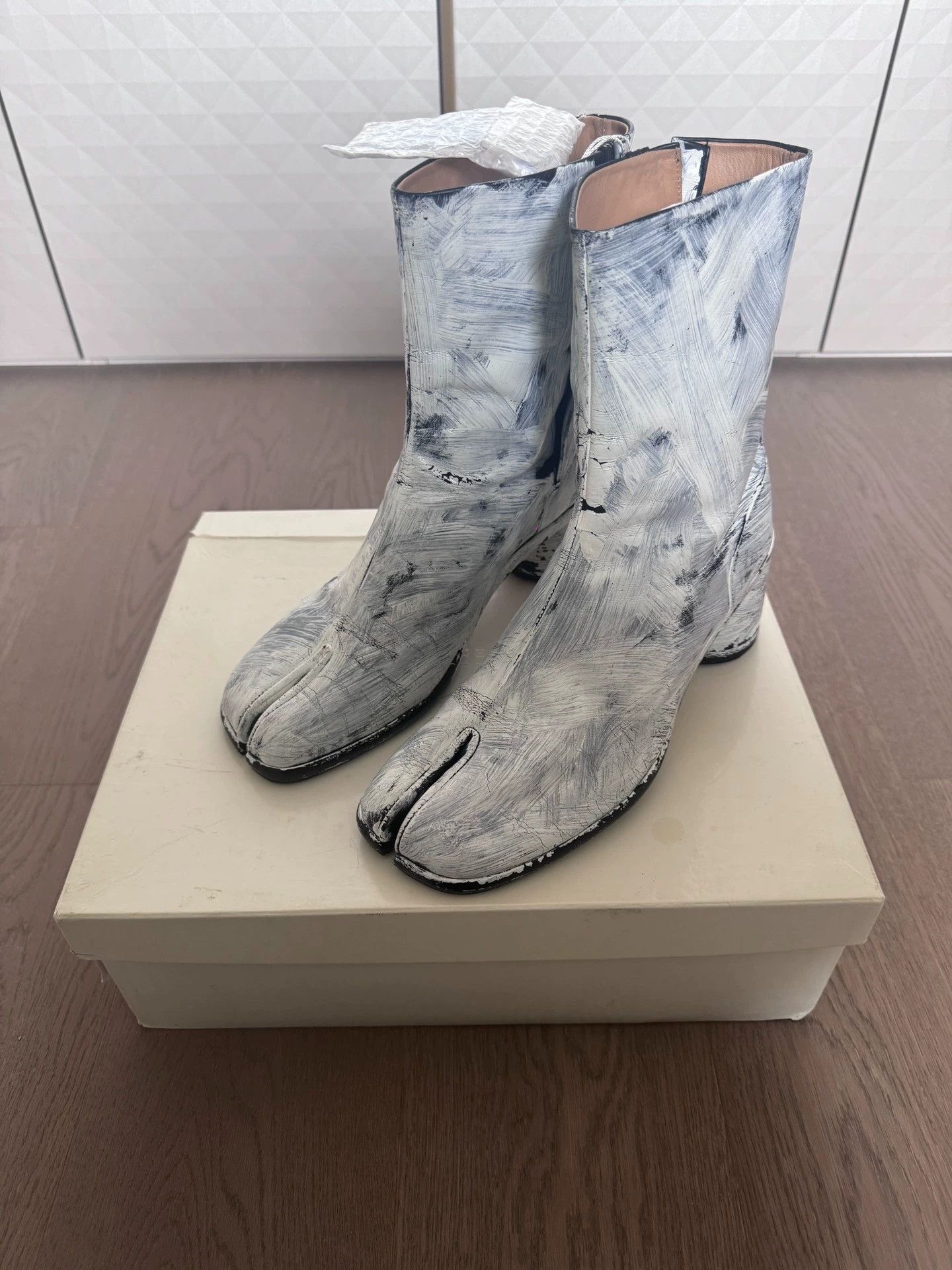 Maison Margiela Maison Margiela White Painted Leather Tabi Boots