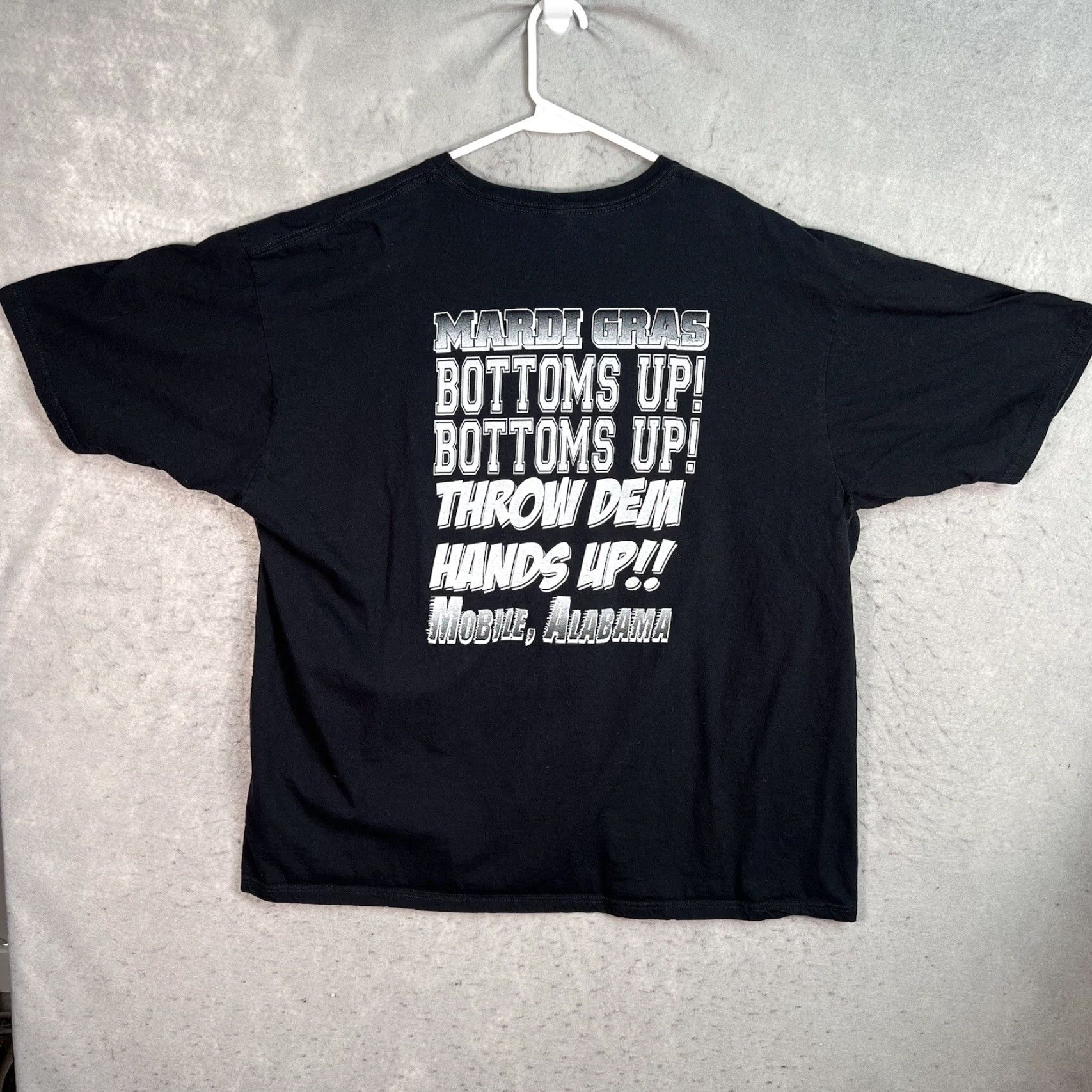 Vintage Mardi Gras 2013 Bottoms Up Throw Dem Hands Up T Shirt Adult 3XL Black Cotton Men Short Sleeve Crew Neck Vintage: No Size US XXL / EU 58 / 5 - 2 Thumbnail