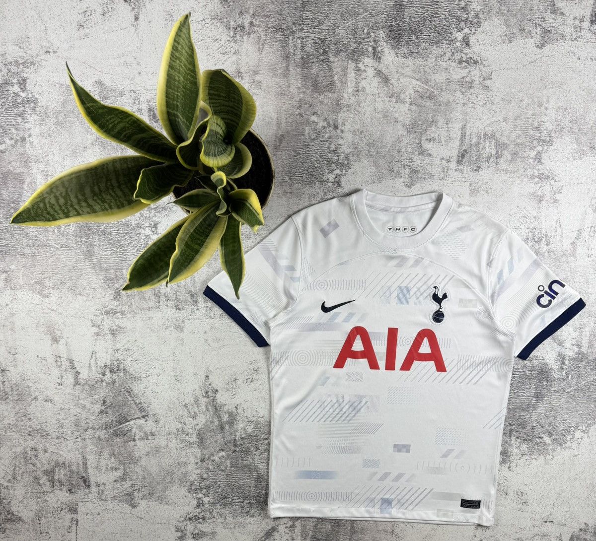 Nike Tottenham Hotspur 2022/2023/2024 Nike White Soccer Football T Shirt Jersey Kit Size US M / EU 48-50 / 2 - 1 Thumbnail