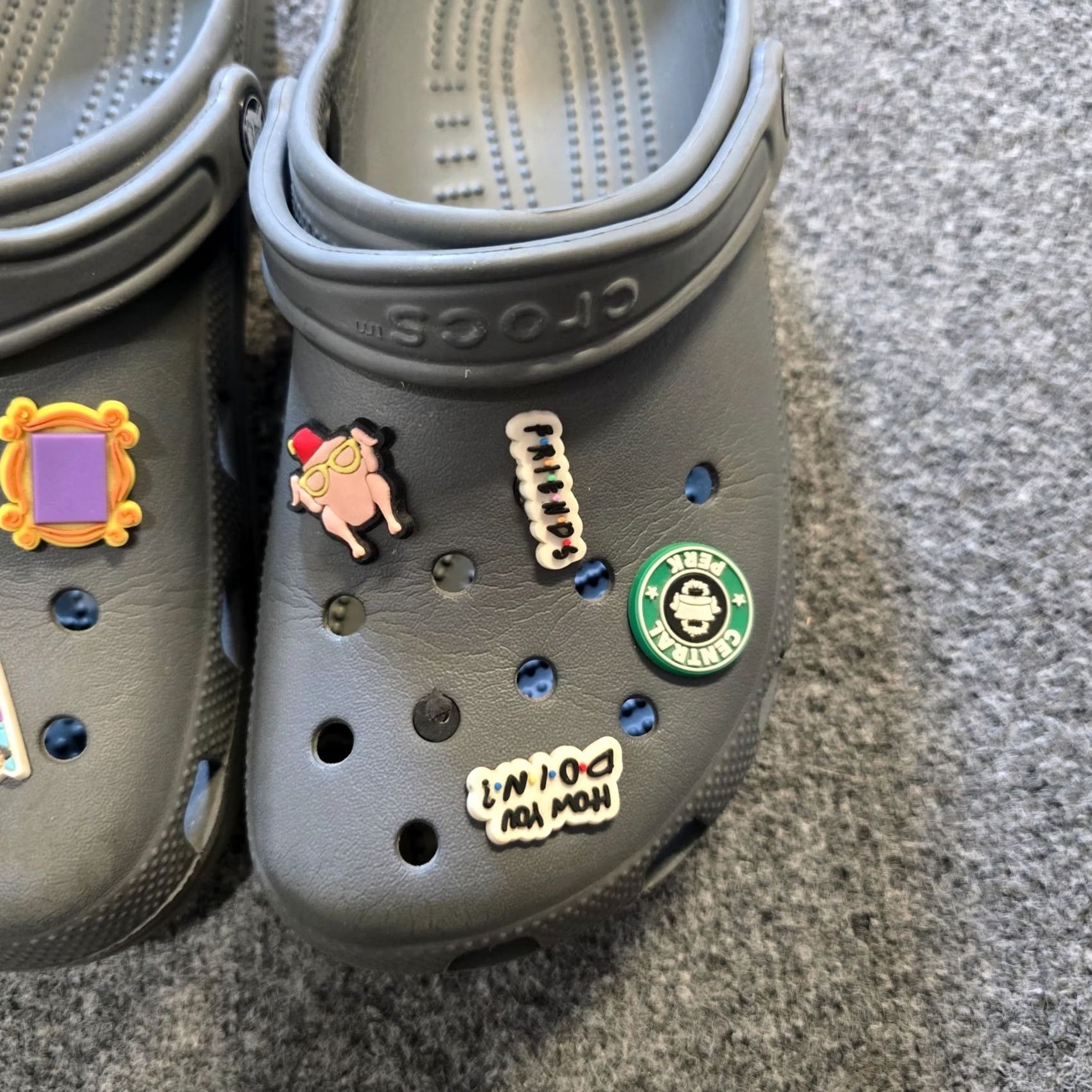 Crocs Crocs Men Casual Clog Size 8 Gray Comfort Slip On Unisex Croslite Heel Strap Jibbit Pattern Solid Shoes Size US 8 / EU 41 - 3 Thumbnail