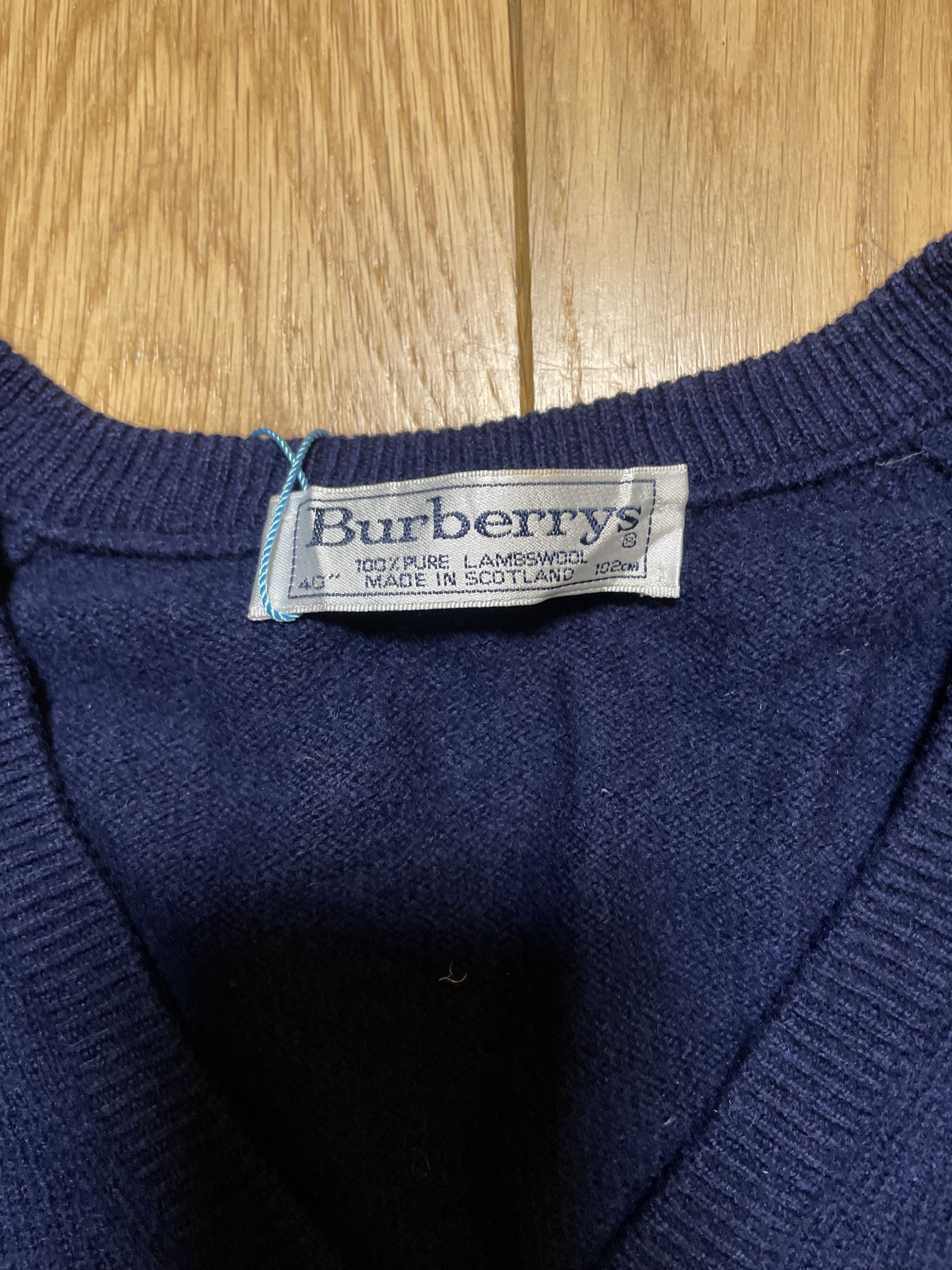 Burberry Vintage Burberrys Navy Wool V Neck Sweater Size US M / EU 48-50 / 2 - 3 Thumbnail