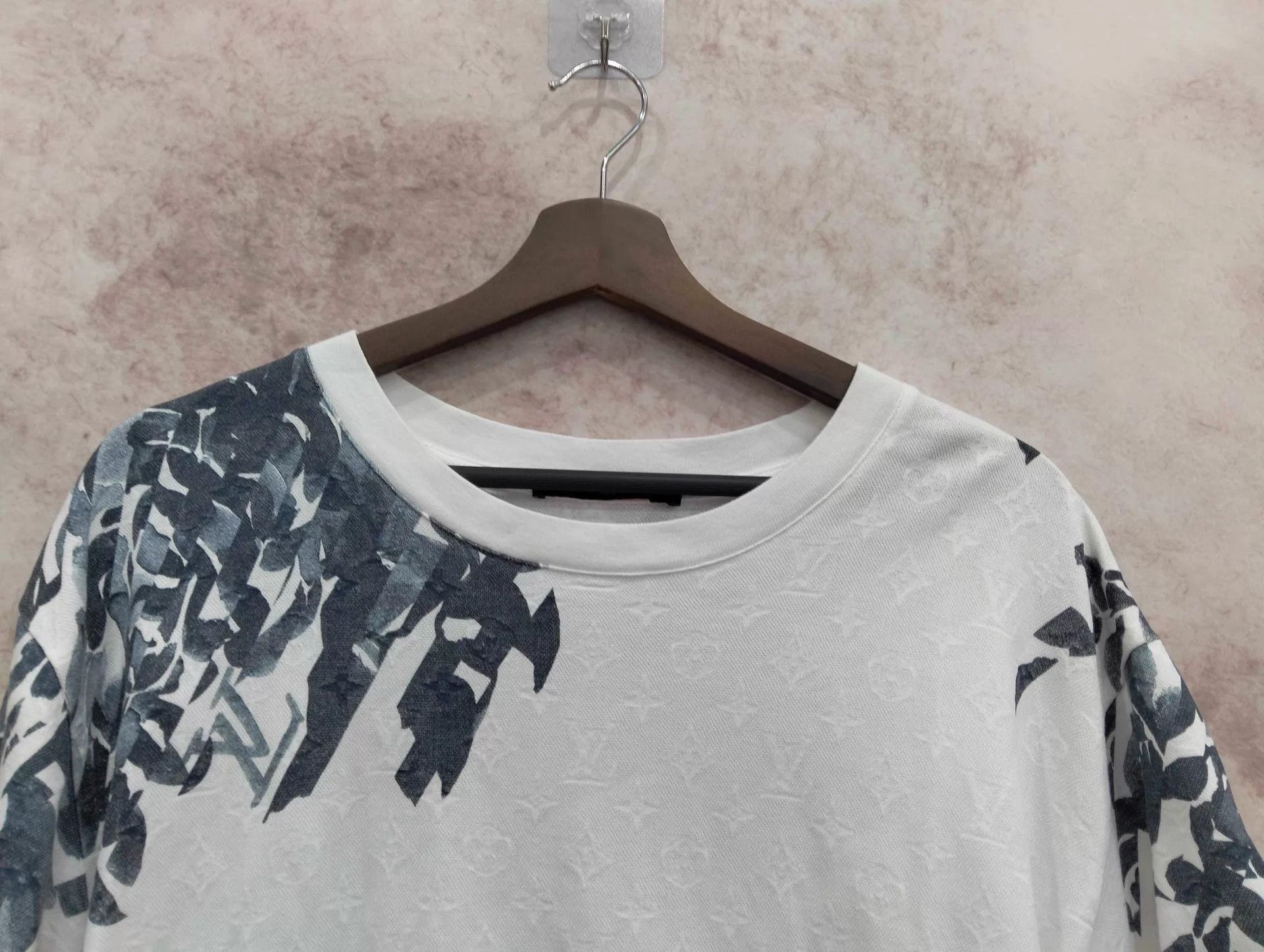 Louis Vuitton LV white floral crewneck short sleeve tee XL Size US XL / EU 56 / 4 - 6 Thumbnail