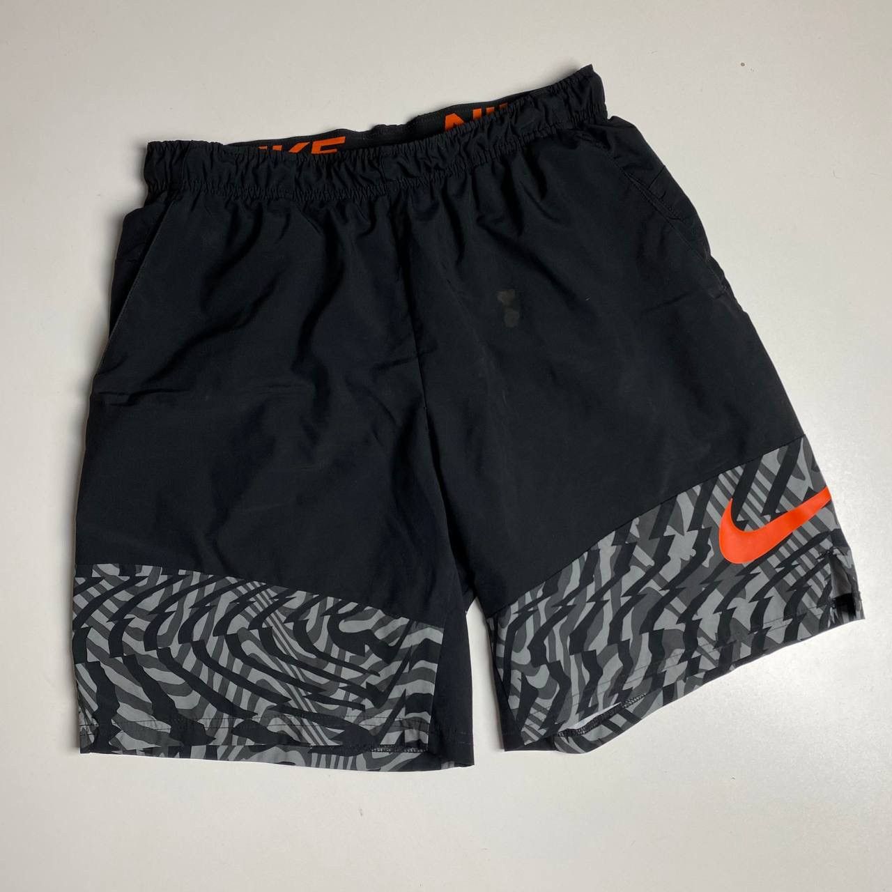 Nike Nike big logo short Size:M Size US 32 / EU 48 - 1 Thumbnail