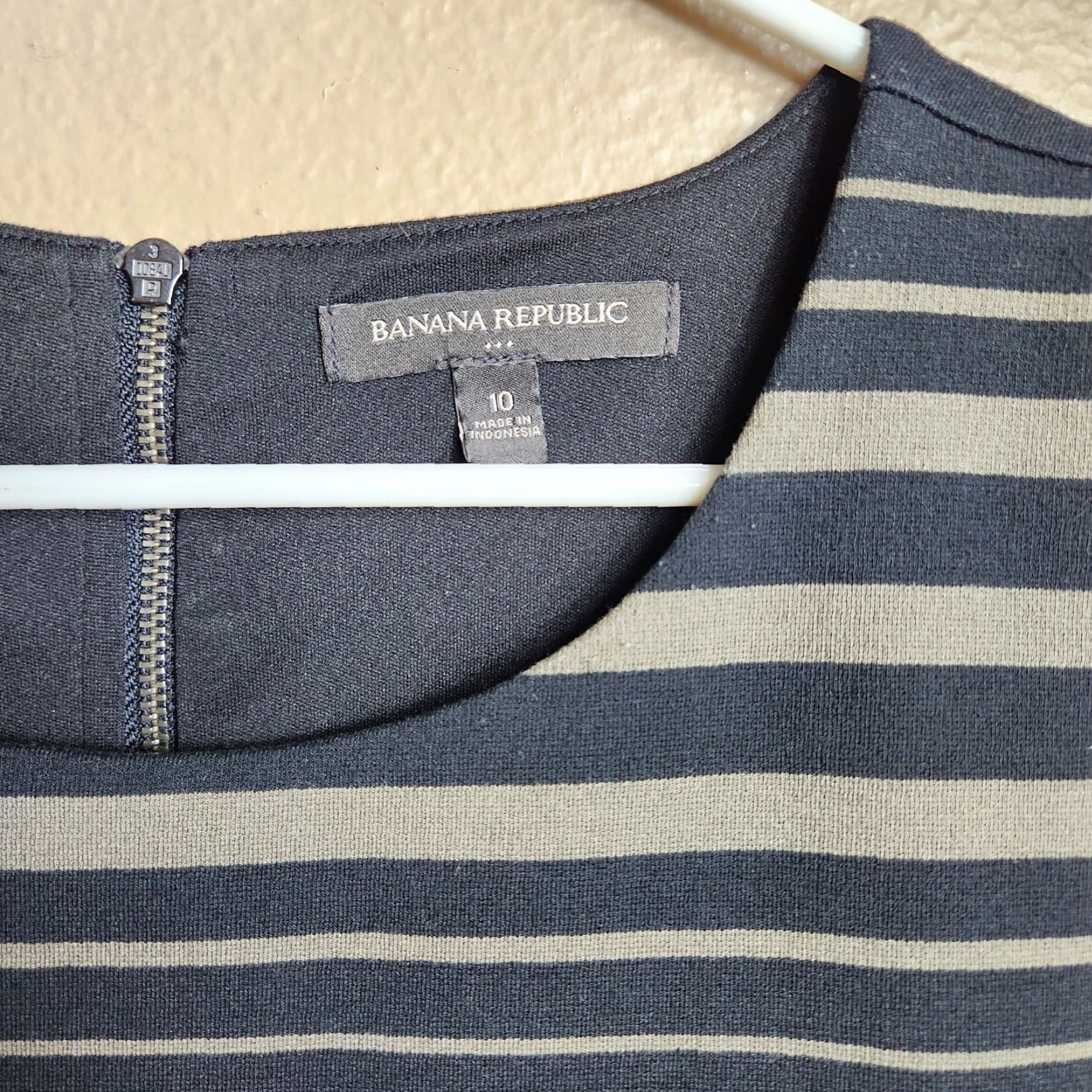Banana Republic VINTAGE Banana Republic Wmns Black/Olive Variegated Stripe Sleeveless Sheath Dress 10 Black Womens Dress Gentlemen Size L / US 10 / IT 46 - 3 Thumbnail