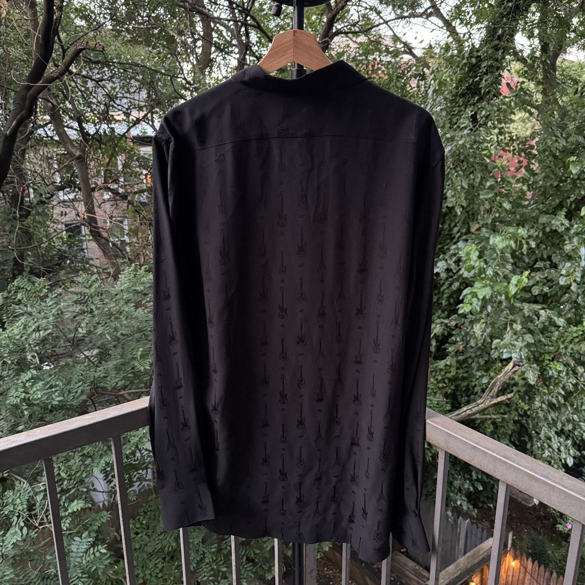Saint Laurent Paris Saint Laurent Paris FW15 Hedi Slimane Silk Guitar Shirt Size US XL / EU 56 / 4 - 6 Thumbnail