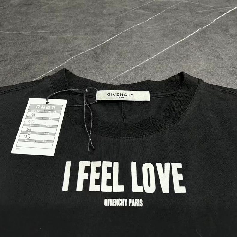 Givenchy Givenchy I FEEL LOVE Short-Sleeve Size US M / EU 48-50 / 2 - 3 Thumbnail