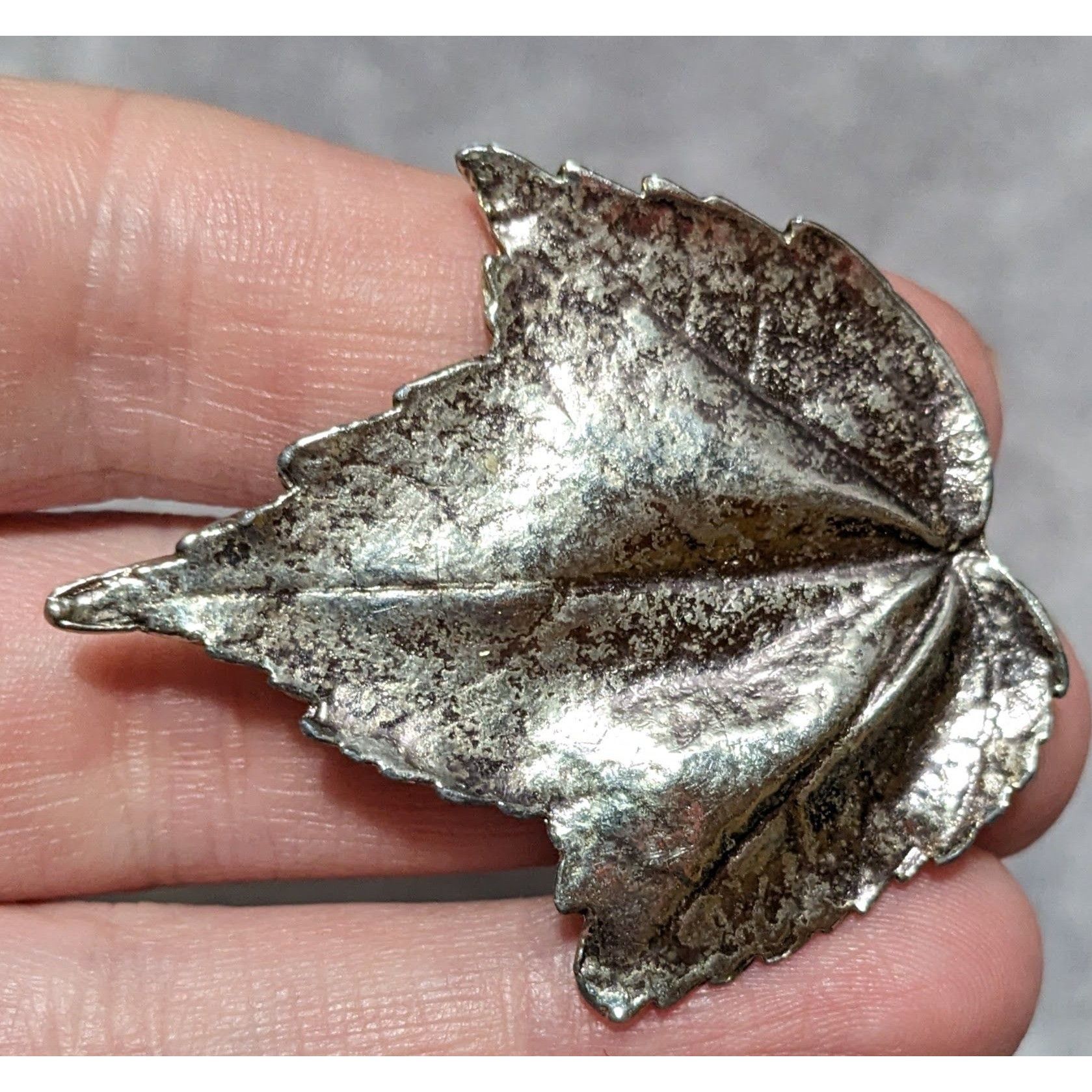 Other Vintage Silver Tone Textured Maple Leaf Brooch Size ONE SIZE - 5 Thumbnail