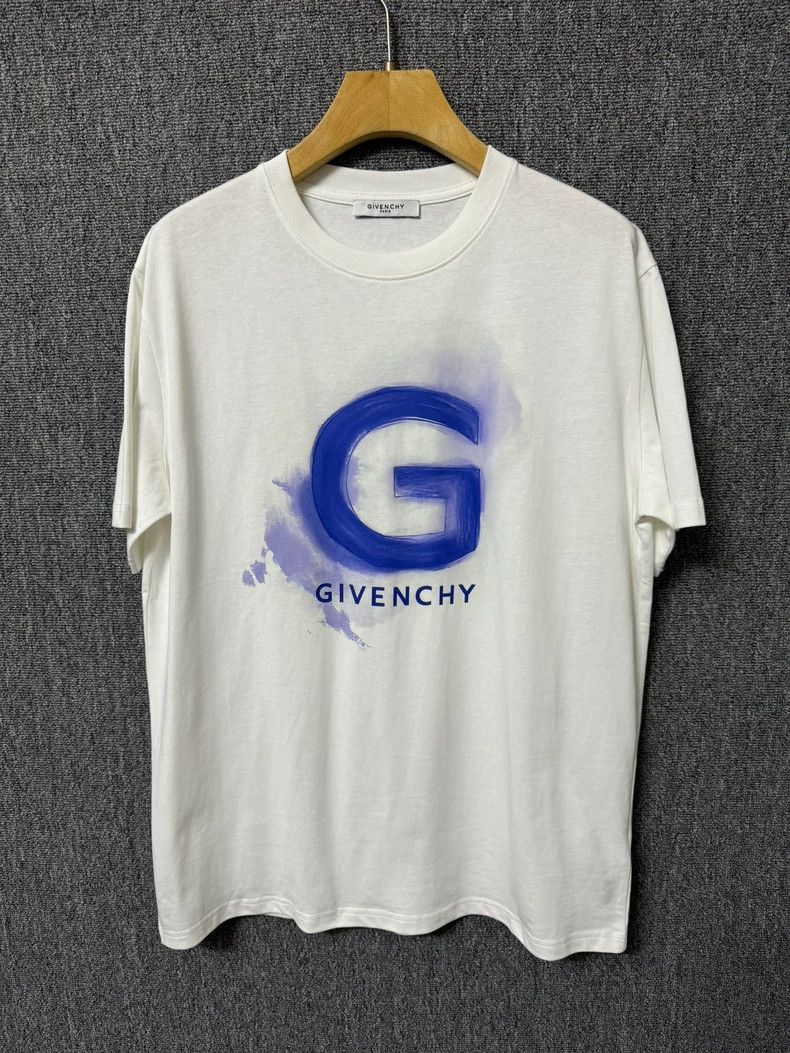 Givenchy Givenchy Classic Big G Spray Paint Pattern White Short Sle Size US L / EU 52-54 / 3 - 1 Thumbnail