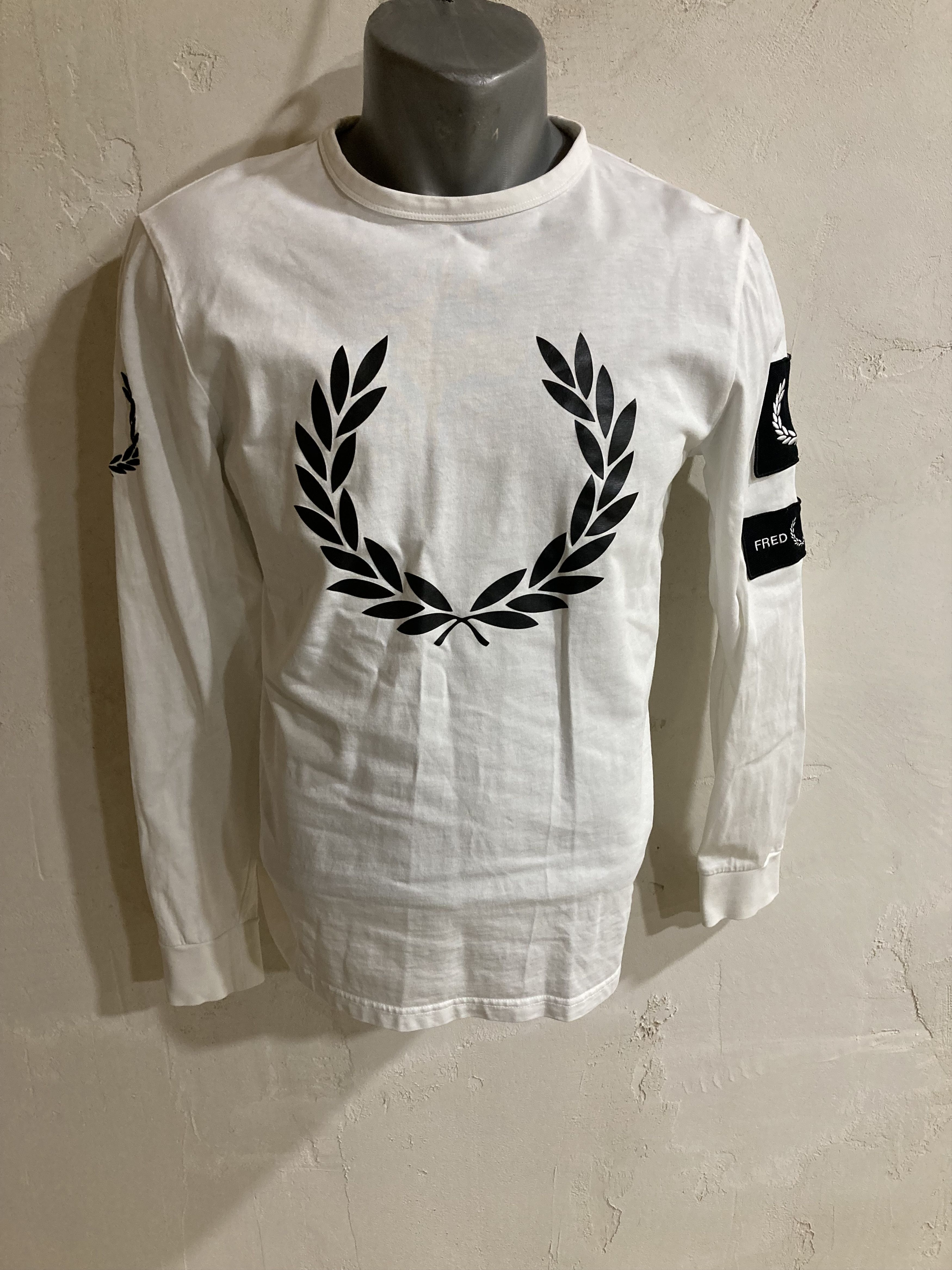 Fred Perry Fred Perry laurel wreath and badge long sleeve top Size US S / EU 44-46 / 1 - 1 Thumbnail