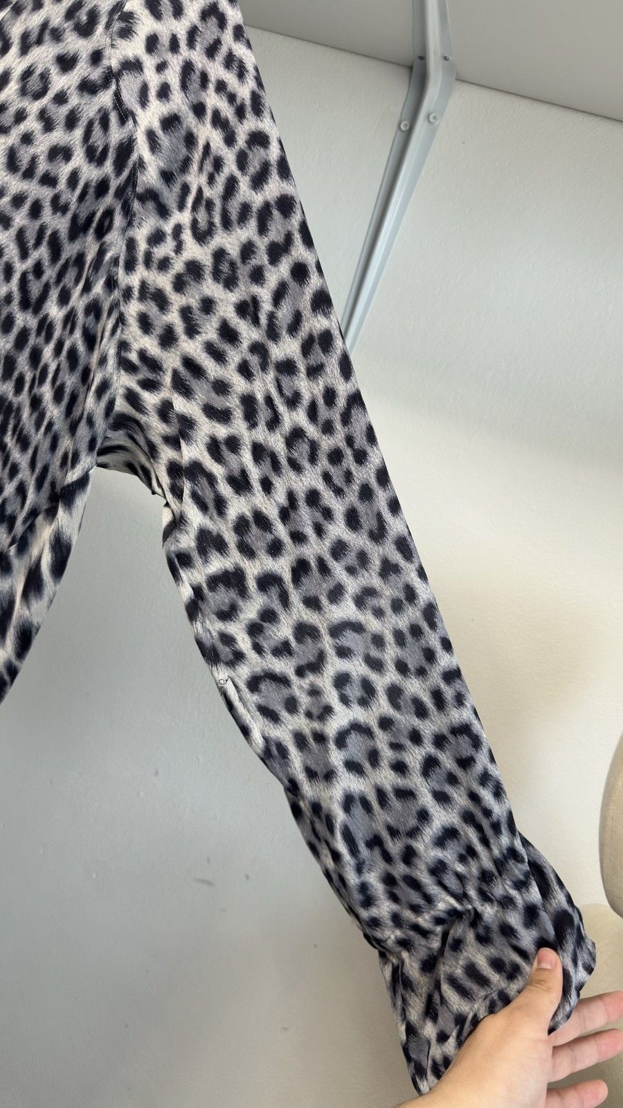 Roberto Cavalli Roberto Cavalli Vintage Silk Blue Animal Print Blouse Size M / US 6-8 / IT 42-44 - 6 Thumbnail