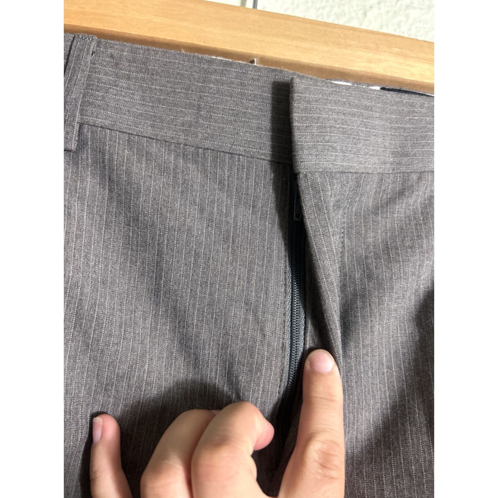 Banana Republic Banana Republic Women 29x28 Gray Pinstripe Polyester Viscose Dress Pants Size 29" - 7 Thumbnail