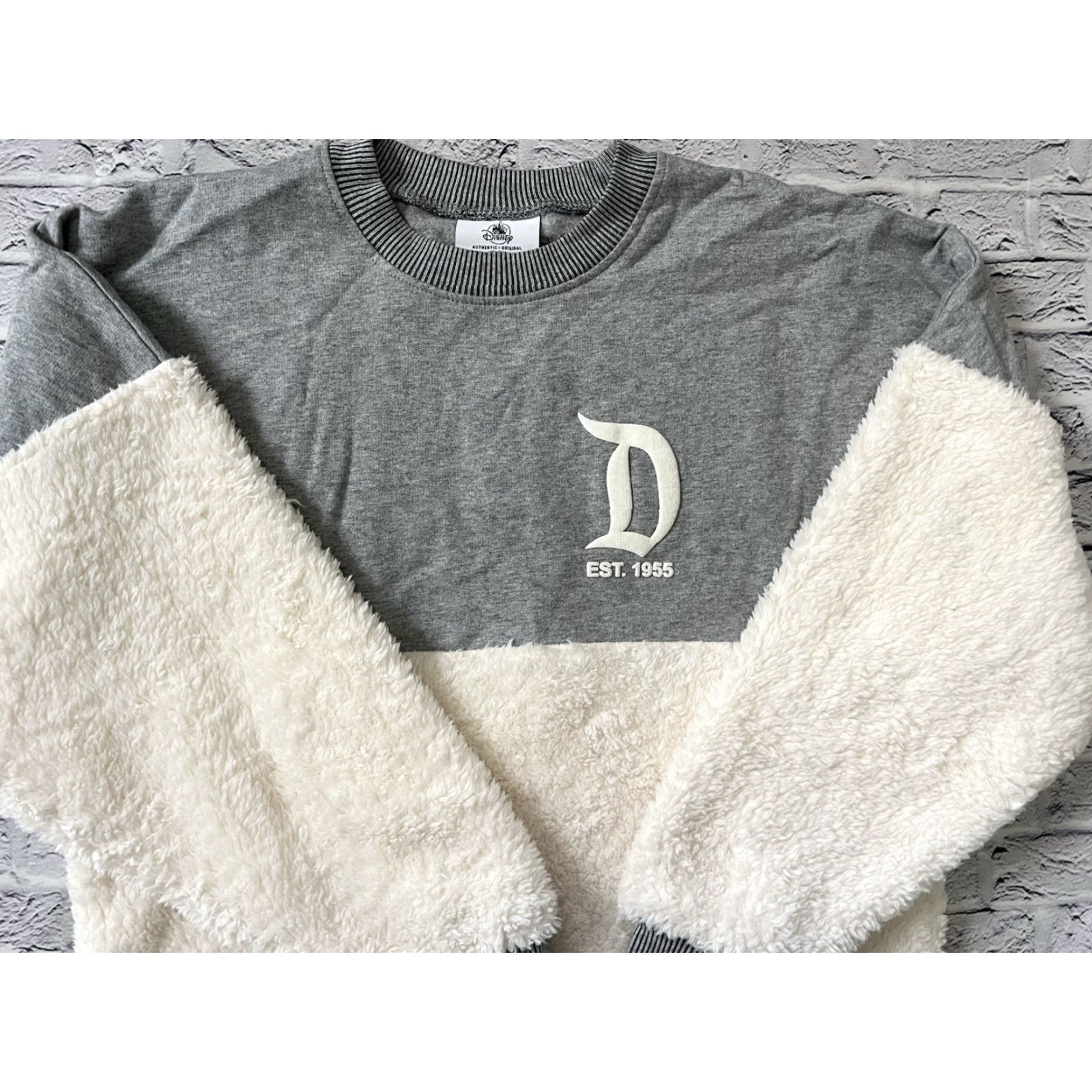 Disney Disneyland Resort Logo Puff Sherpa Fleece Spirit Jersey Disney Parks XS EUC Women Sweatshirt Colorblock Beige Cardigan? Size XS / US 0-2 / IT 36-38 - 3 Thumbnail