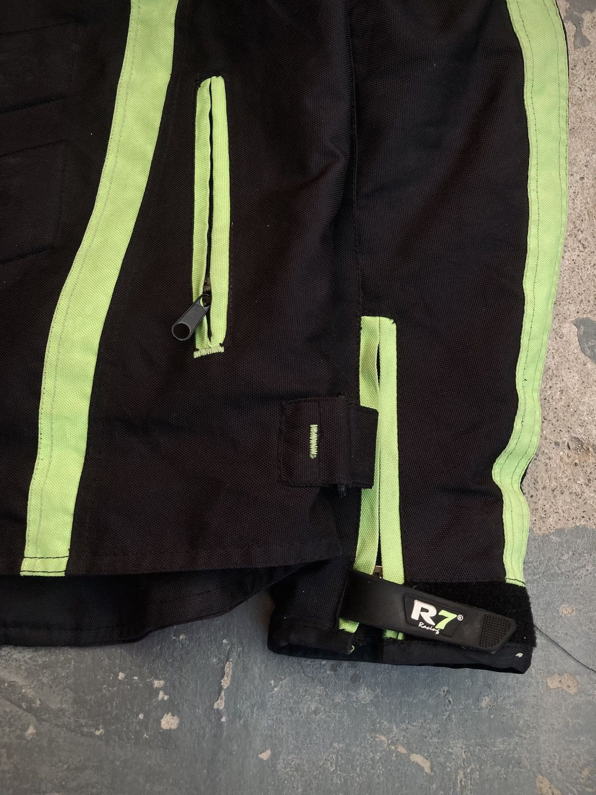 Other R7 Racing Jacket w/ Removable Safety Pads & Inner Liner Size US L / EU 52-54 / 3 - 6 Thumbnail