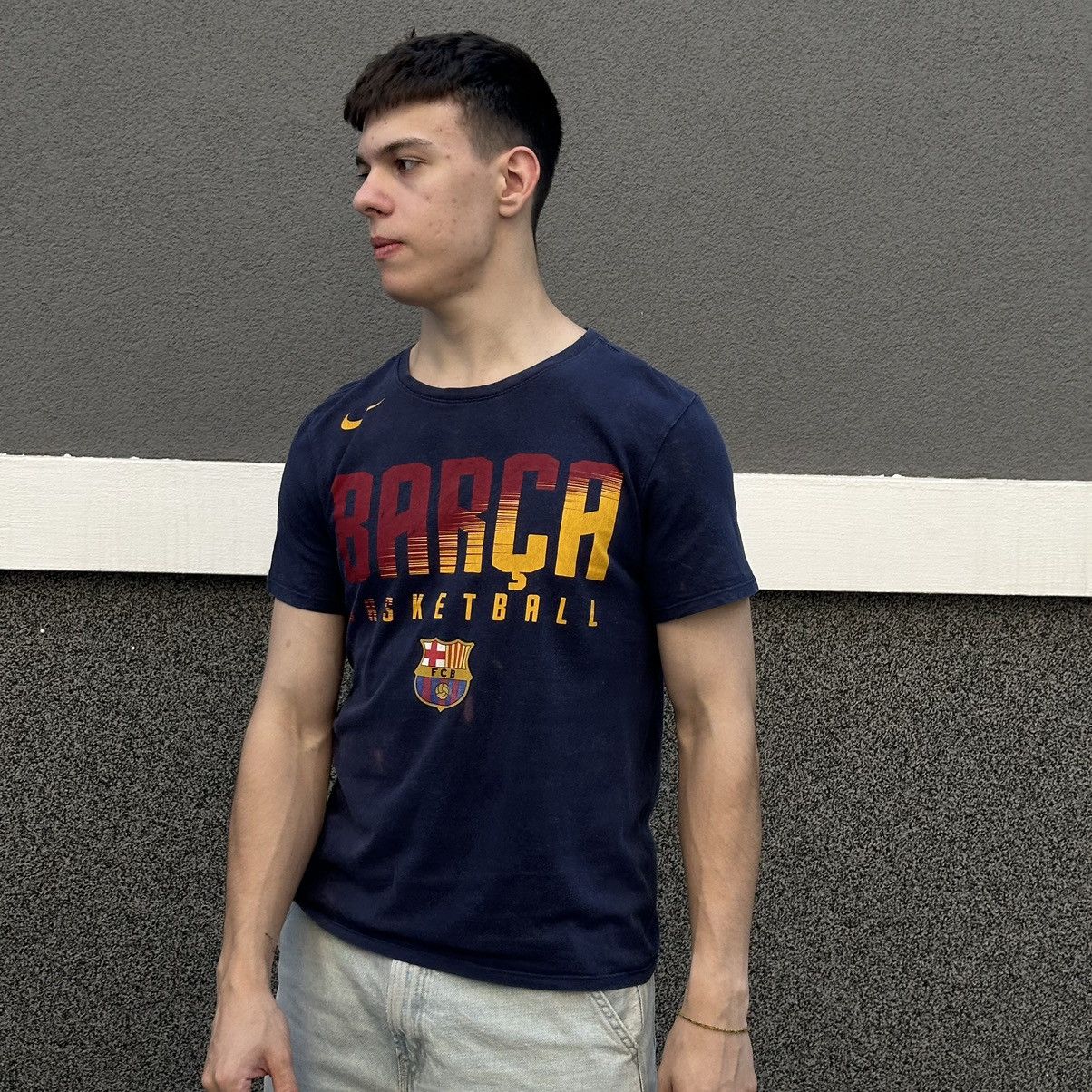 Nike × Vintage Vintage Nike Barca Basketball T-shirts Big Logo Distressed Size US S / EU 44-46 / 1 - 1 Thumbnail