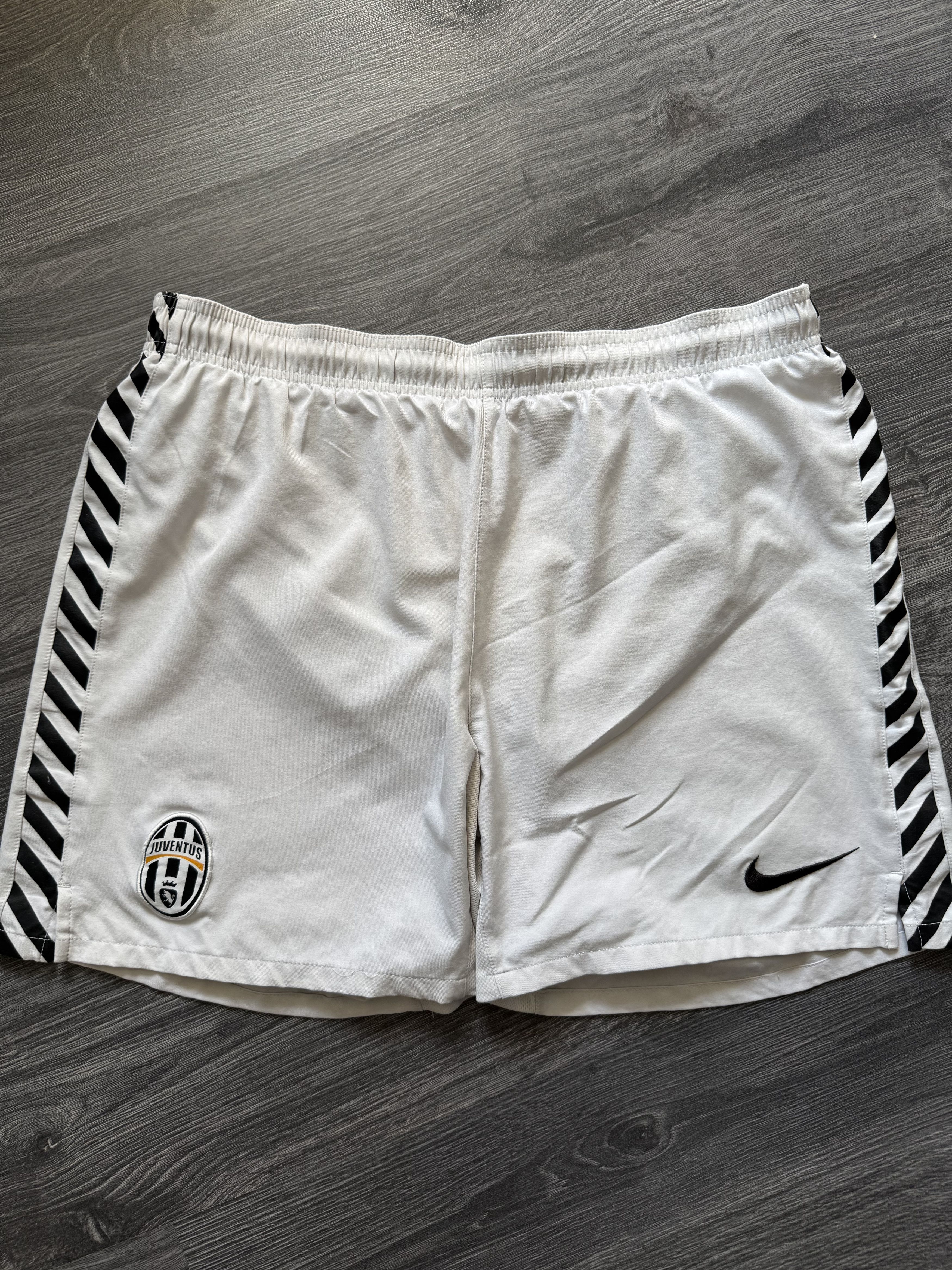 Nike Vintage Y2K Nike Juventus Shorts Size S Size US 30 / EU 46 - 4 Thumbnail