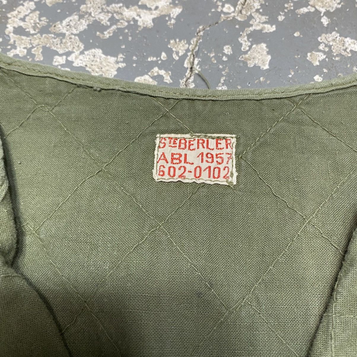 Japanese Brand × Vintage True Vintage Green Quilted British Military Vest Size US M / EU 48-50 / 2 - 5 Thumbnail