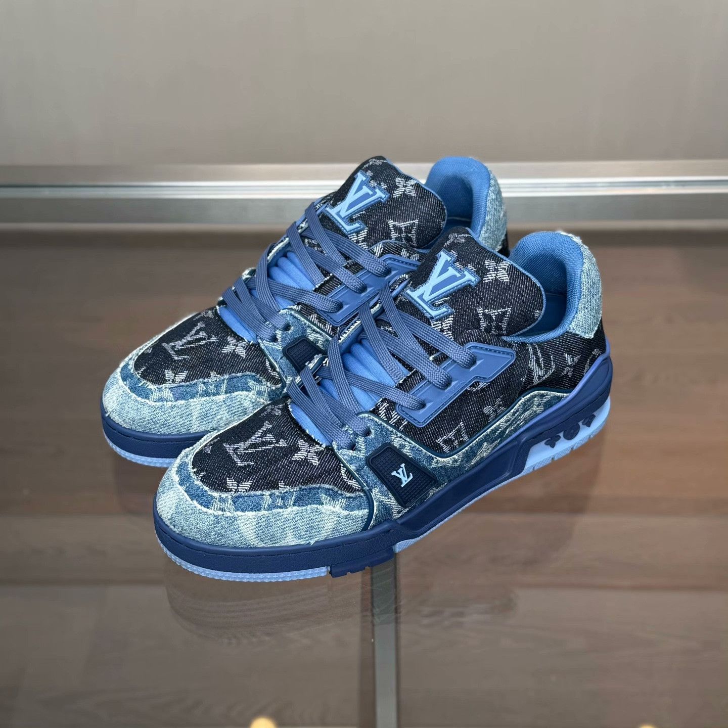 Louis Vuitton Louis Vuitton Training Blue Lowtop Sneakers 39 Men Size US 6.5 / EU 39-40 - 1 Thumbnail