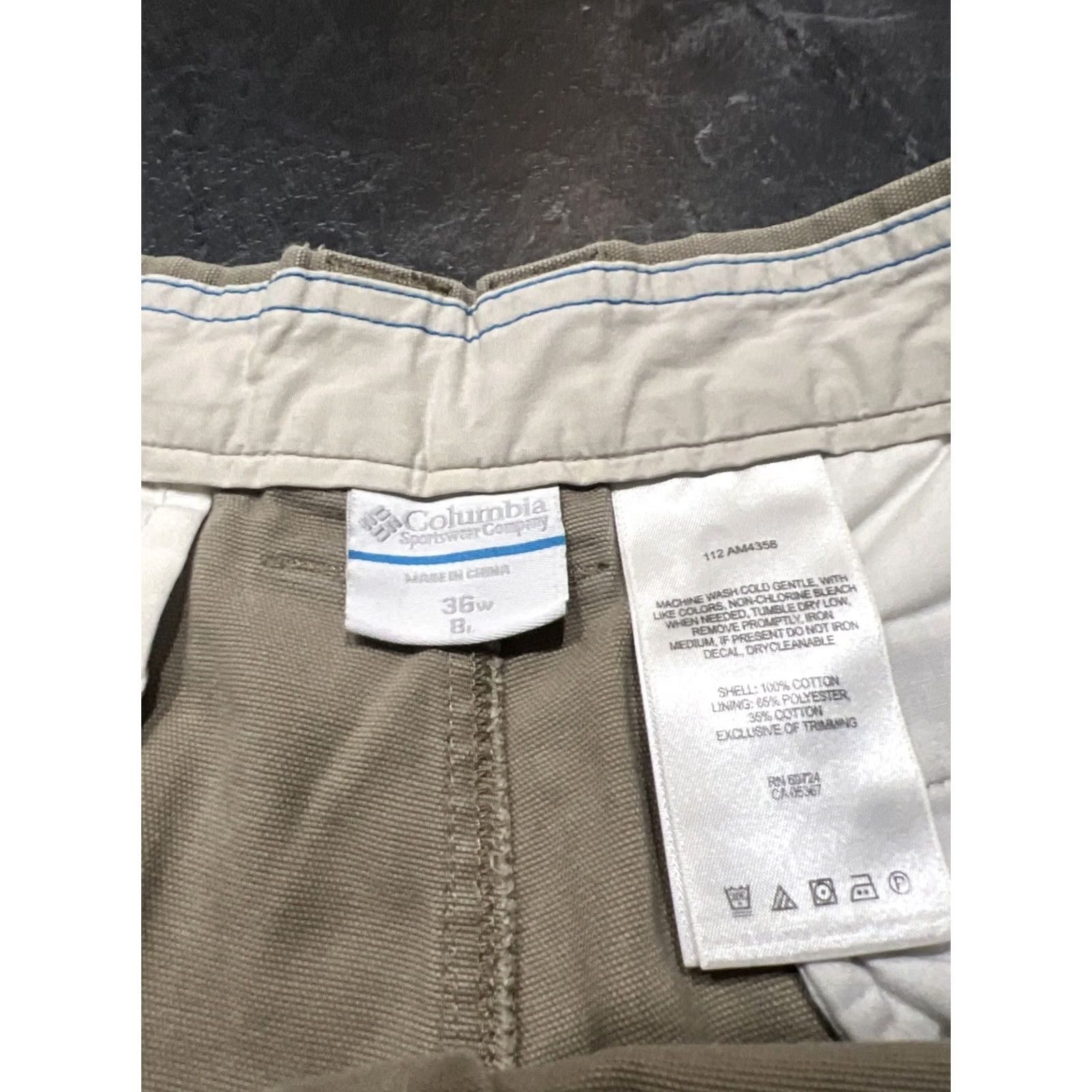 Vintage Columbia Cargo Shorts Mens Beige 36W 8L Cotton Flat Front Pockets Logo Casual Outdoor Regular Size 36-Inch 8-Inseam Size US 36 / EU 52 - 4 Thumbnail