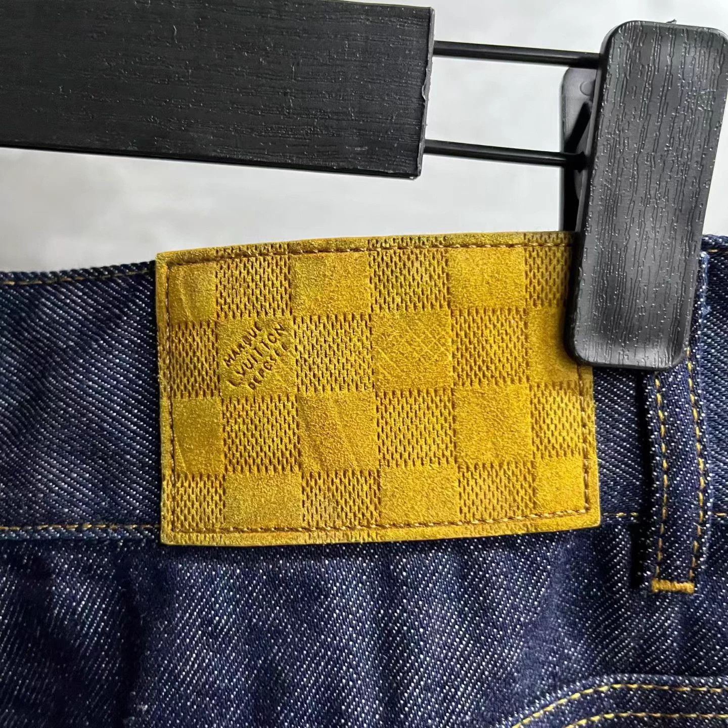 Louis Vuitton Louis Vuitton blue logo embroidered flared jeans 27/32 Size 27" / US 4 / IT 40 - 8 Thumbnail