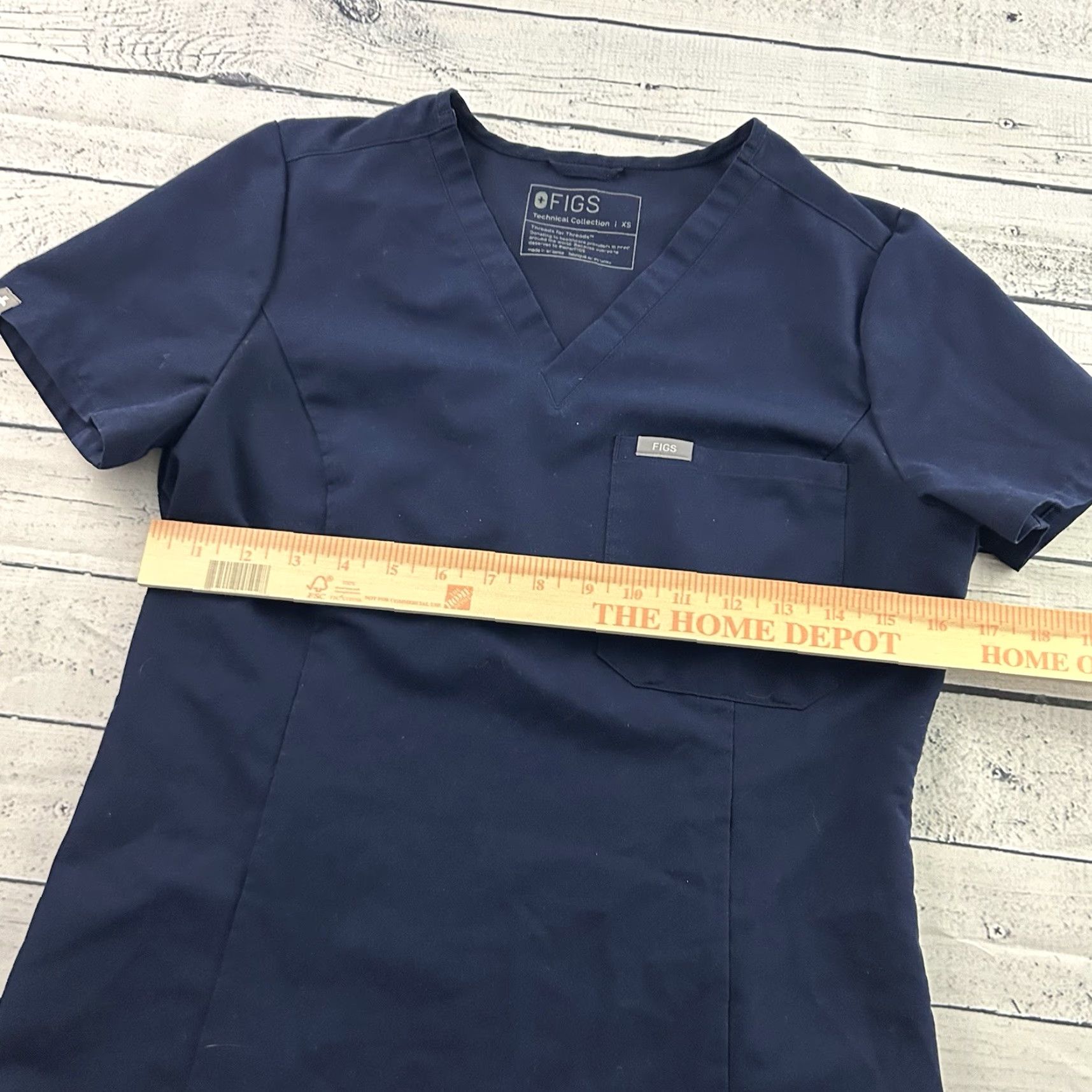Vintage FIGS Technical Catarina One Pocket Short Sleeve Scrub Top Women's XS Blue Shirt Womens XS Blue FIGS Catarina One Pocket Short Sleeve Scrub Top Size XS / US 0-2 / IT 36-38 - 4 Thumbnail