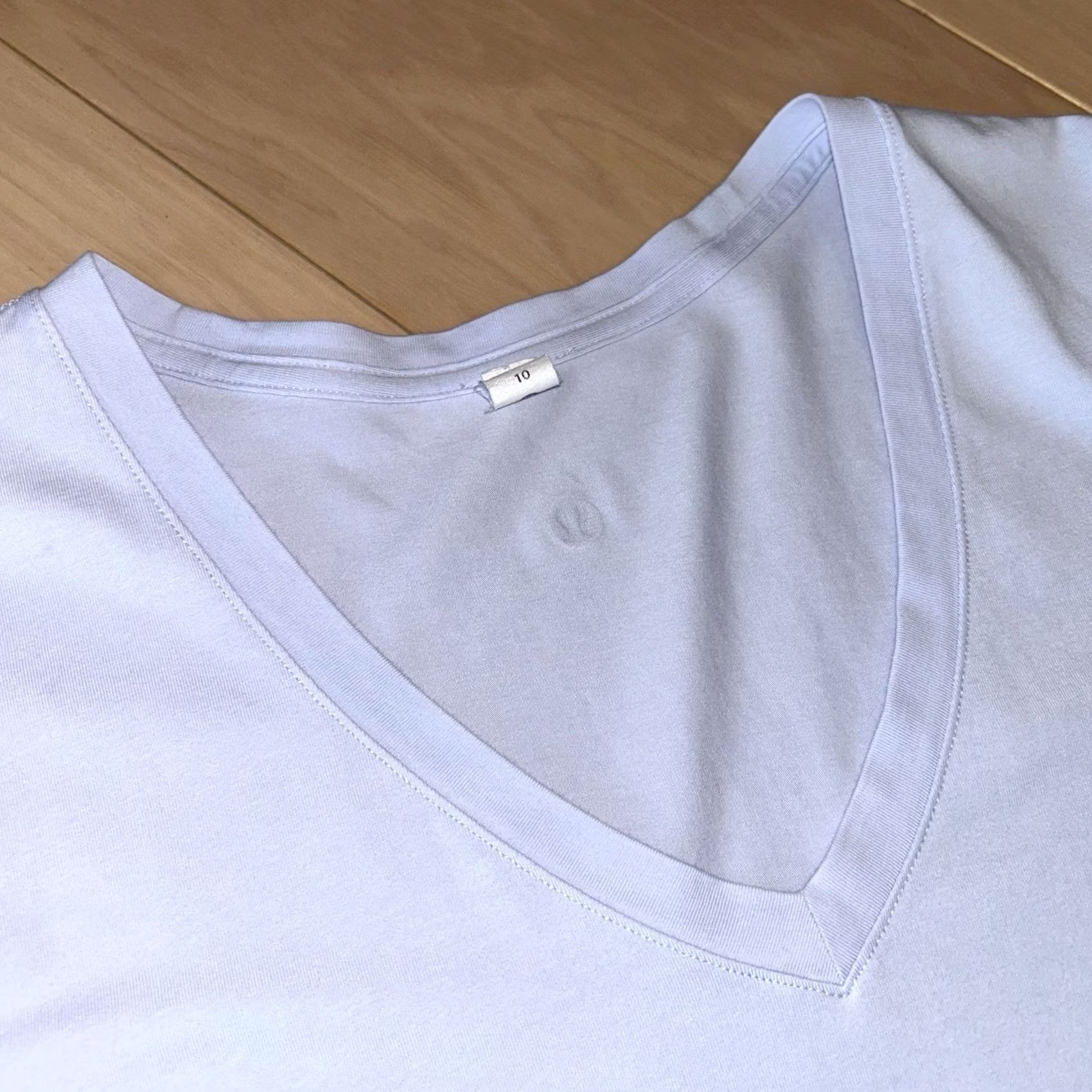 Lululemon VINTAGE Lululemon Love V Neck T-Shirt Women’s 10 Lavender Short Sleeve Stains Size L / US 10 / IT 46 - 3 Thumbnail