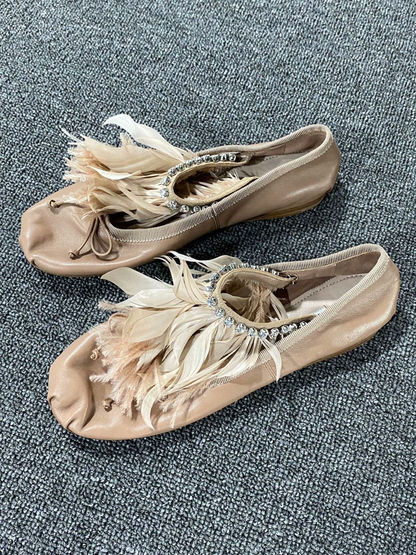 Miu Miu Miu Miu Leather Lowtop Sneakers us_6 Women Size US 6 / IT 36 - 1 Thumbnail