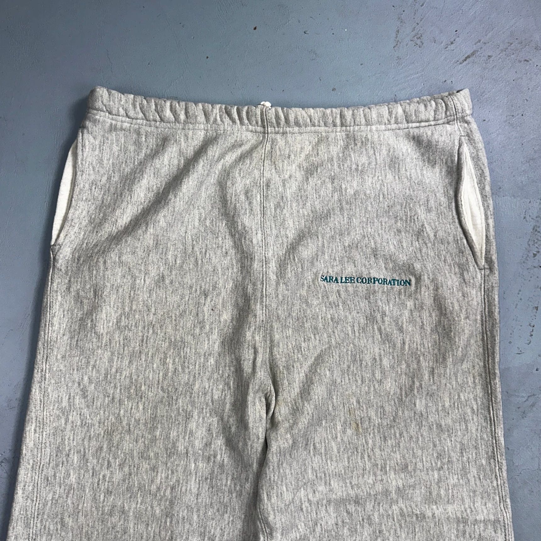Champion VINTAGE Champion Sweatpants Reverse Weave 1990s Gray Men L Pants Jogger Basic Reversible 90s Size US L / EU 52-54 / 3 - 3 Thumbnail
