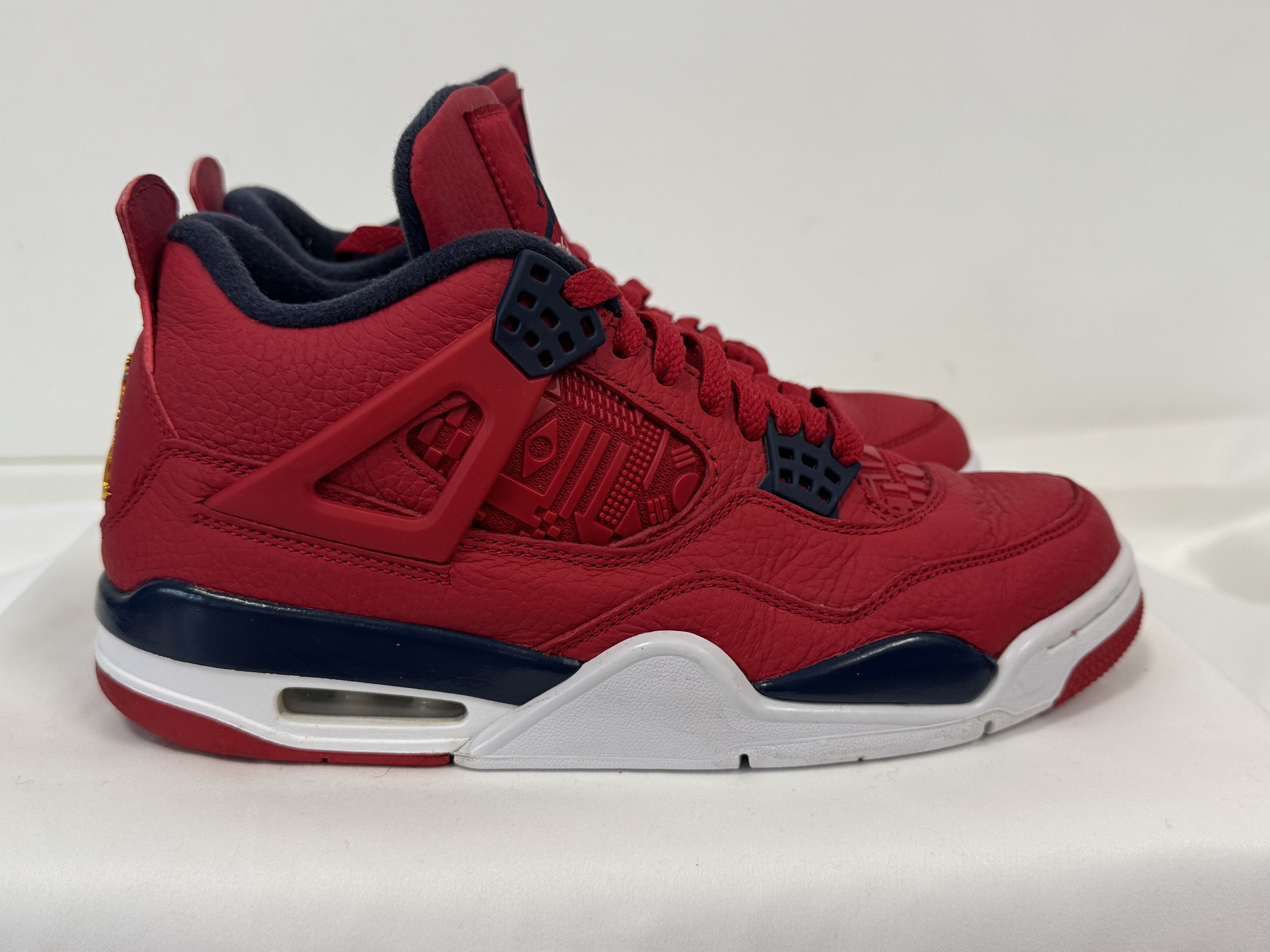 Nike Jordan 4 Retro Fiba 2019 Size US 8 / EU 41 - 1 Thumbnail
