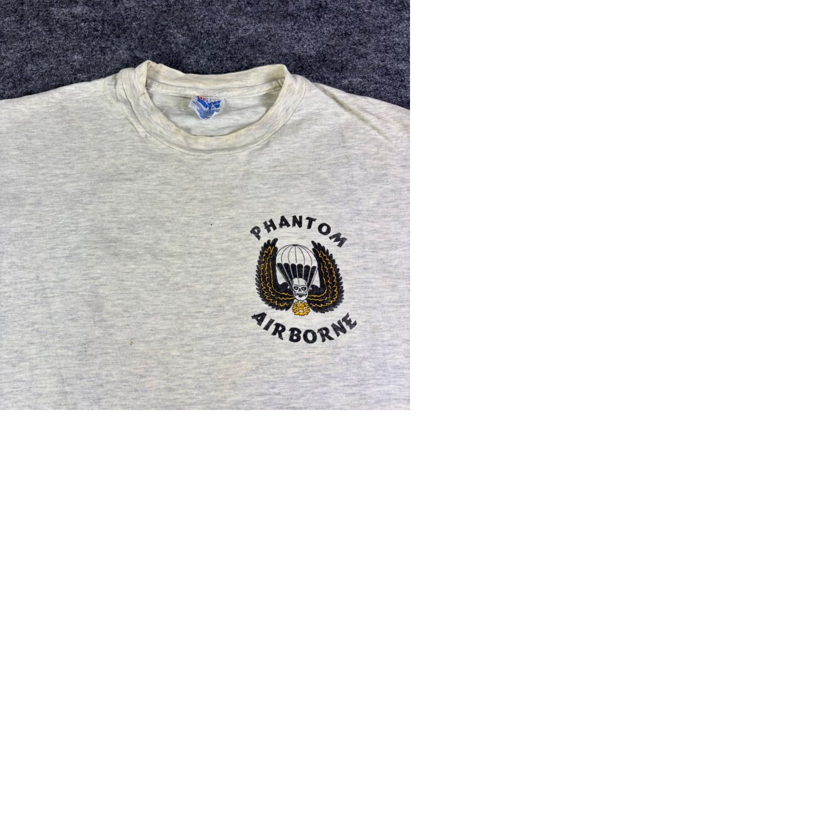 Hanes VINTAGE 1995 Air-Fest Phantom Airborne Brigade T-Shirt Hanes Beefy-T Mens Large Gray Military Graphic Tee Short Sleeve 1990s Mens Size US L / EU 52-54 / 3 - 9 Thumbnail