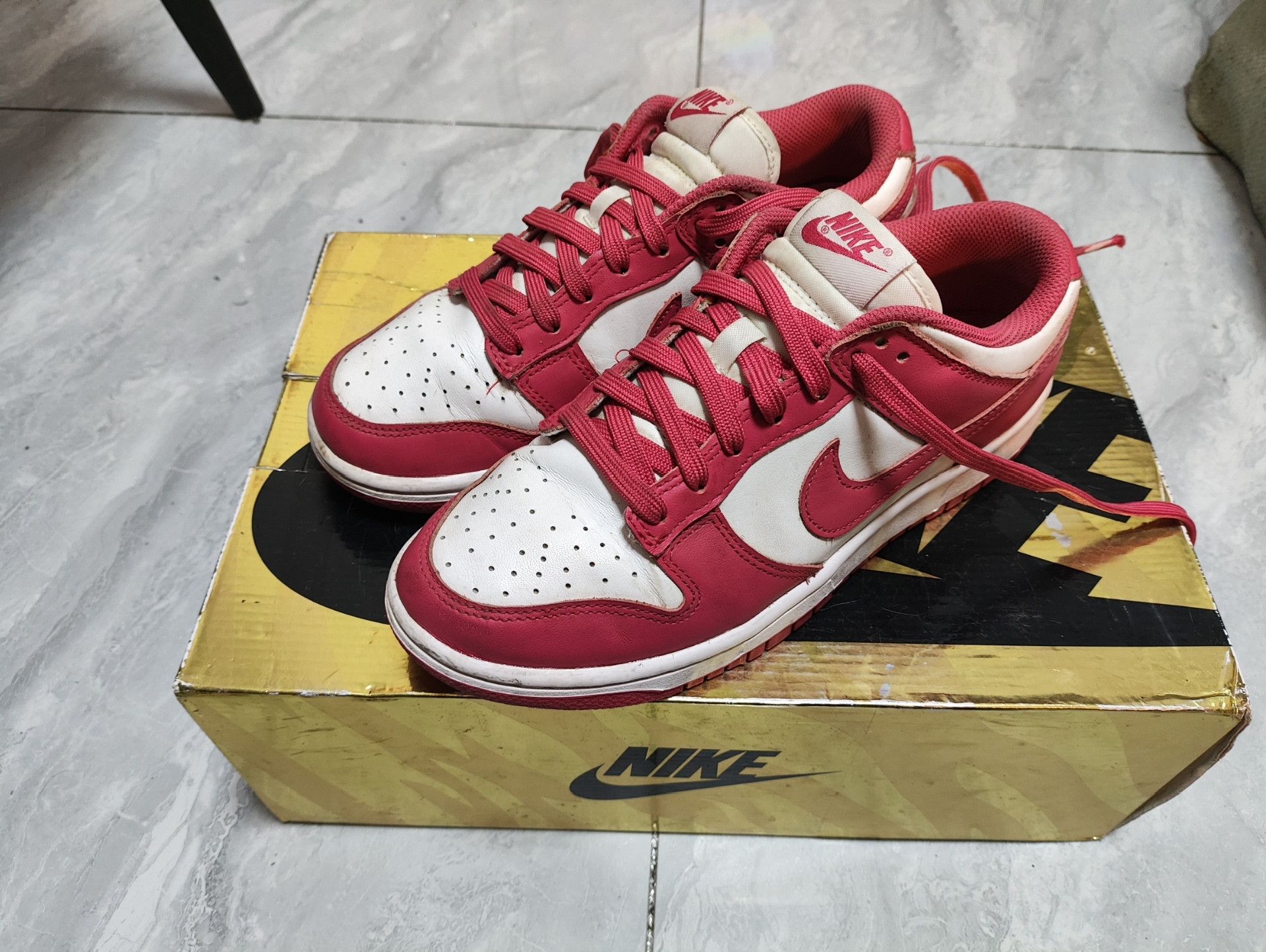Nike Nike DUNK Pink Lowtop Sneakers 6 Men Size US 6 / EU 39 - 1 Thumbnail