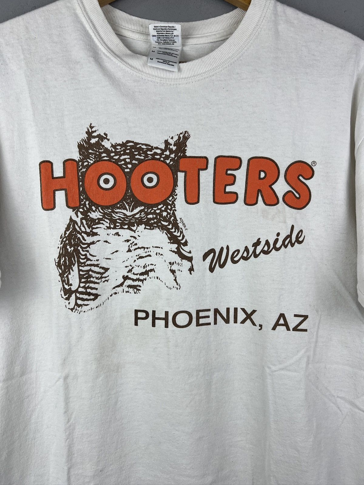 Vintage Vintage 2000s Hooters Westside Phoenix, AZ Licensed Adver-T Size US M / EU 48-50 / 2 - 4 Thumbnail