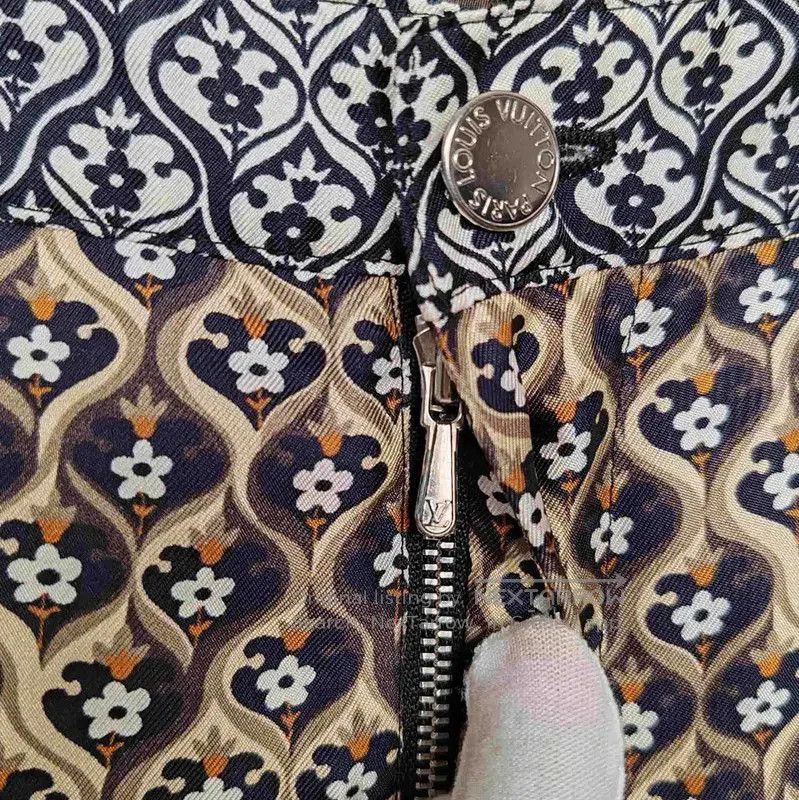 Other Louis Vuitton Brown Silk Women's Shorts . Size 23" - 5 Thumbnail