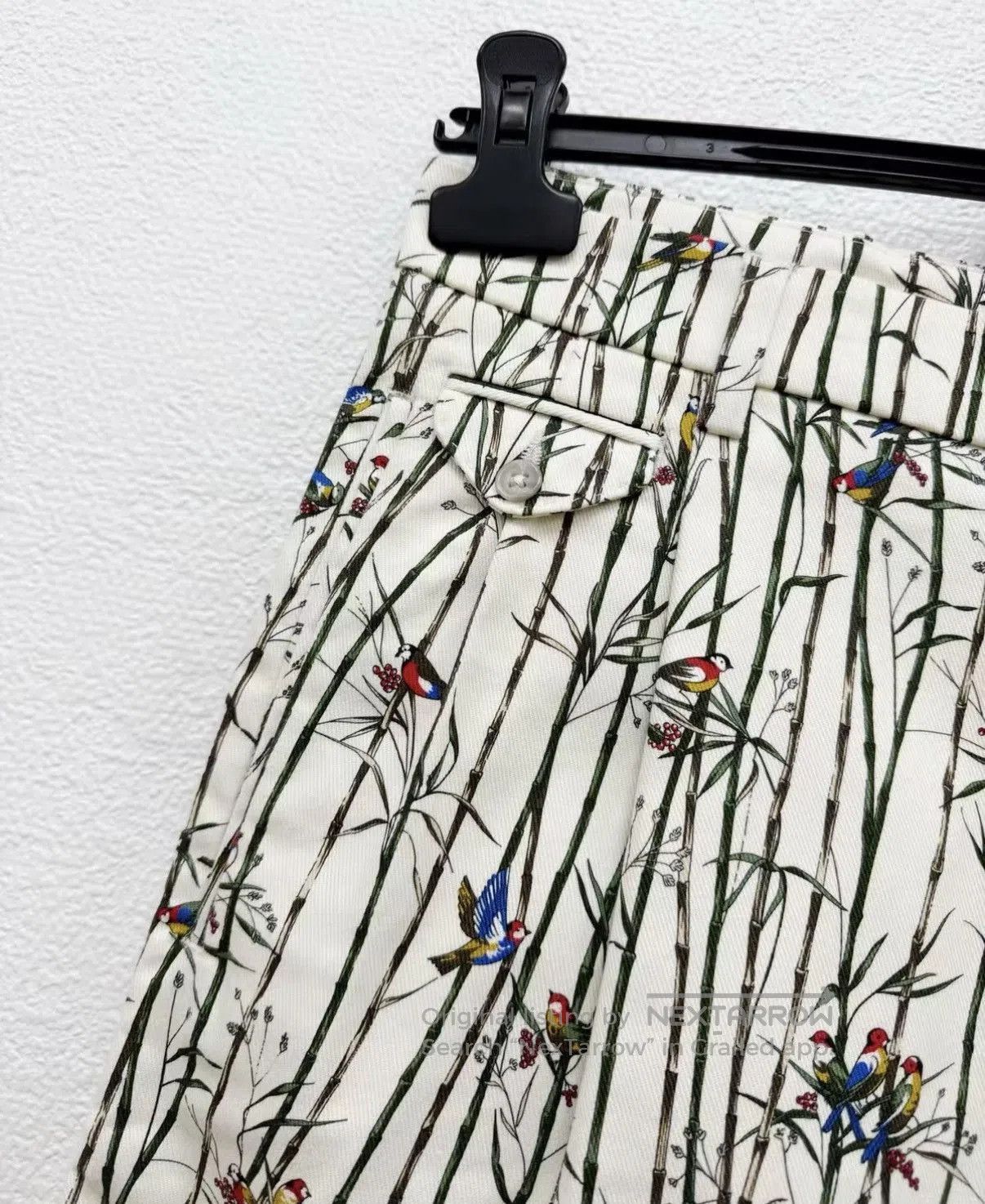 Dolce & Gabbana White Striped Floral Print Casual Shorts. Size US 28 / EU 44 - 3 Thumbnail