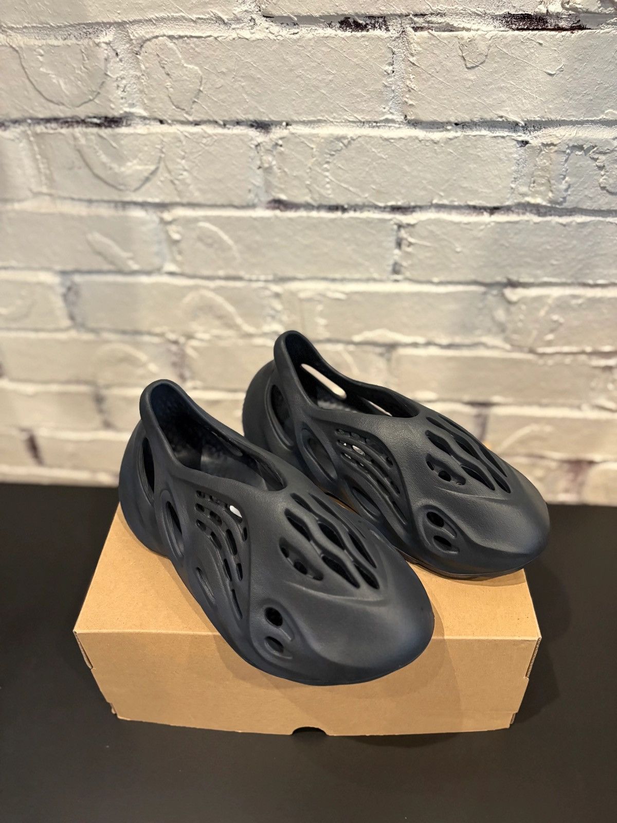Yeezy Yeezy Foamrunner Mineral Blue DS OG Size 4/5.5W Size US 5.5 / IT 35.5 - 2 Thumbnail