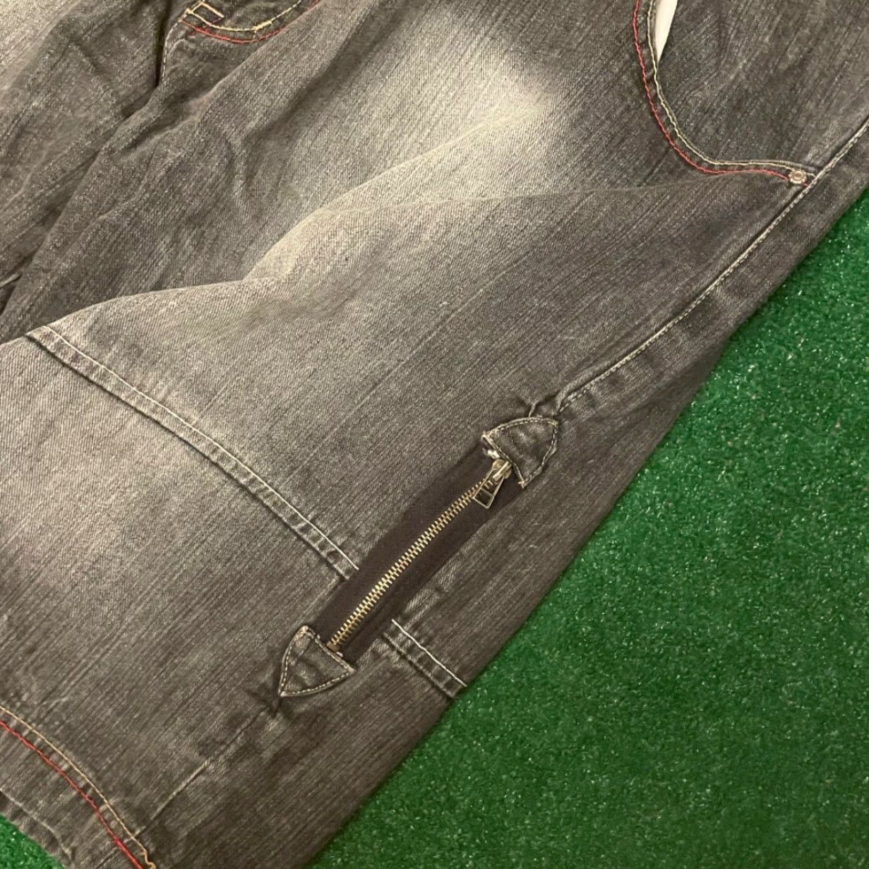 Vintage VINTAGE NYC JNCO Tripp NYC Men 46 Black Skater Grunge Hip Hop Punk Y2K Wings Embroidered Shorts VTG Mens Size US 30 / EU 46 - 5 Thumbnail