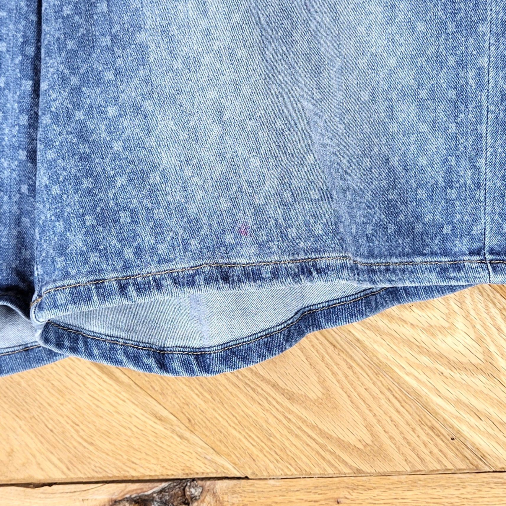 Chaps Chaps Denim Shorts Women 12 Star Print Stretch Medium Wash Blue Pockets Bermuda Casual Everyday 5-Pocket USA Womens Size 34" / US 12 / IT 48 - 7 Thumbnail