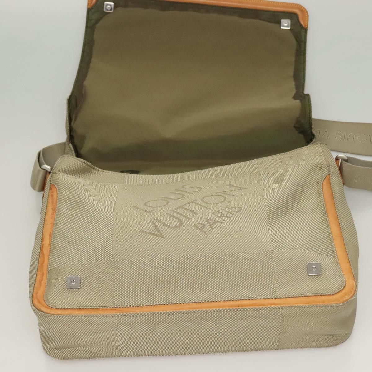 Louis Vuitton LOUIS VUITTON Damier Geant Messager Nm Shoulder Bag Gray Size ONE SIZE - 9 Thumbnail