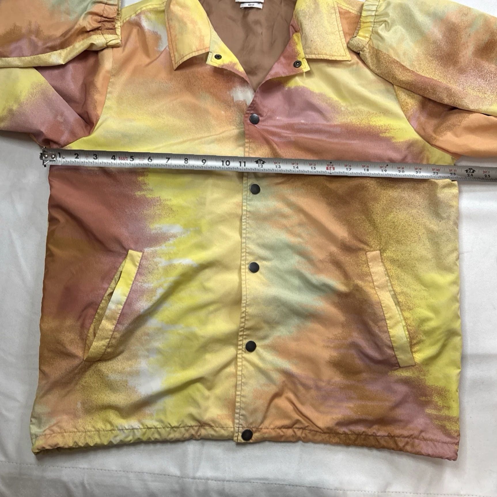 CMMN SWDN Cmmn Swdn Common Swedish Allover Coach Jacket Tie Dye Size 50 Beige Yellow Pink Regular Men Jacket Coach All Seasons Pockets Lightweight Vintage No Size US 34 / EU 50 - 3 Thumbnail