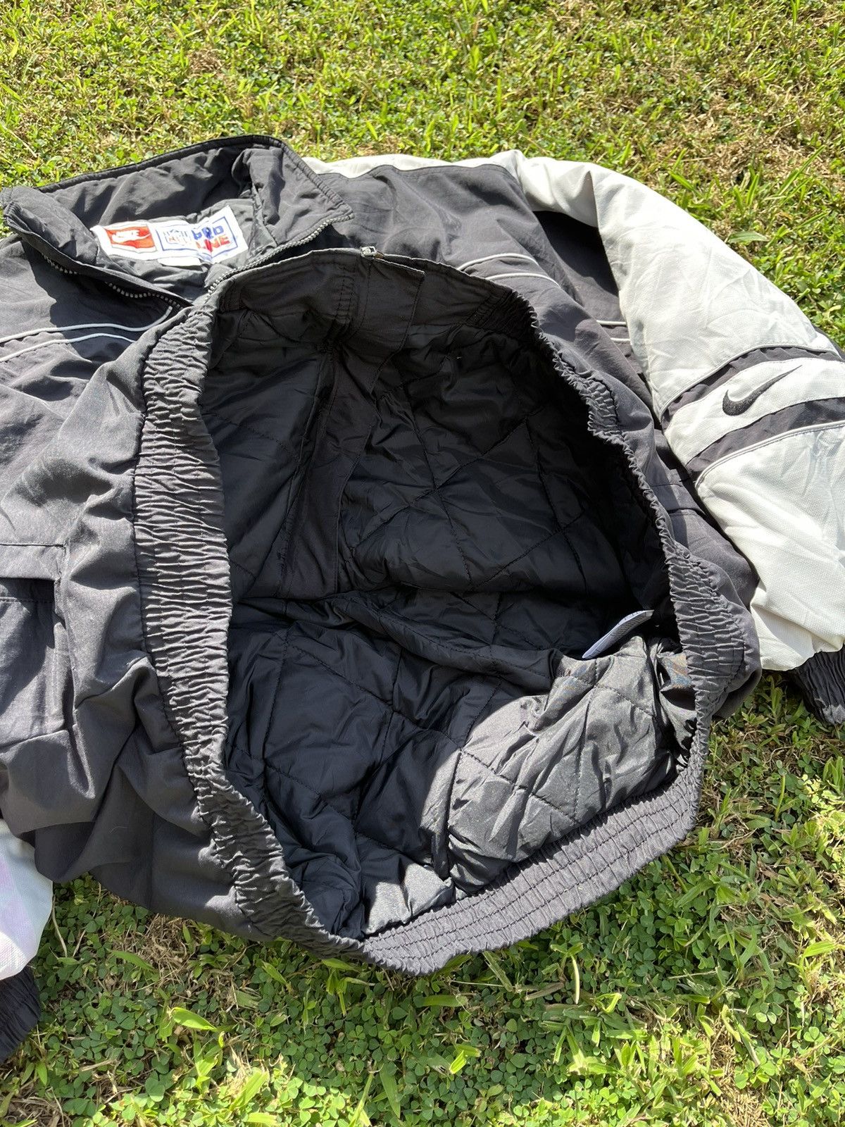 Nike Vintage Nike Team Raiders NFL Pro Line Puffer Jacket Size US XL / EU 56 / 4 - 9 Thumbnail