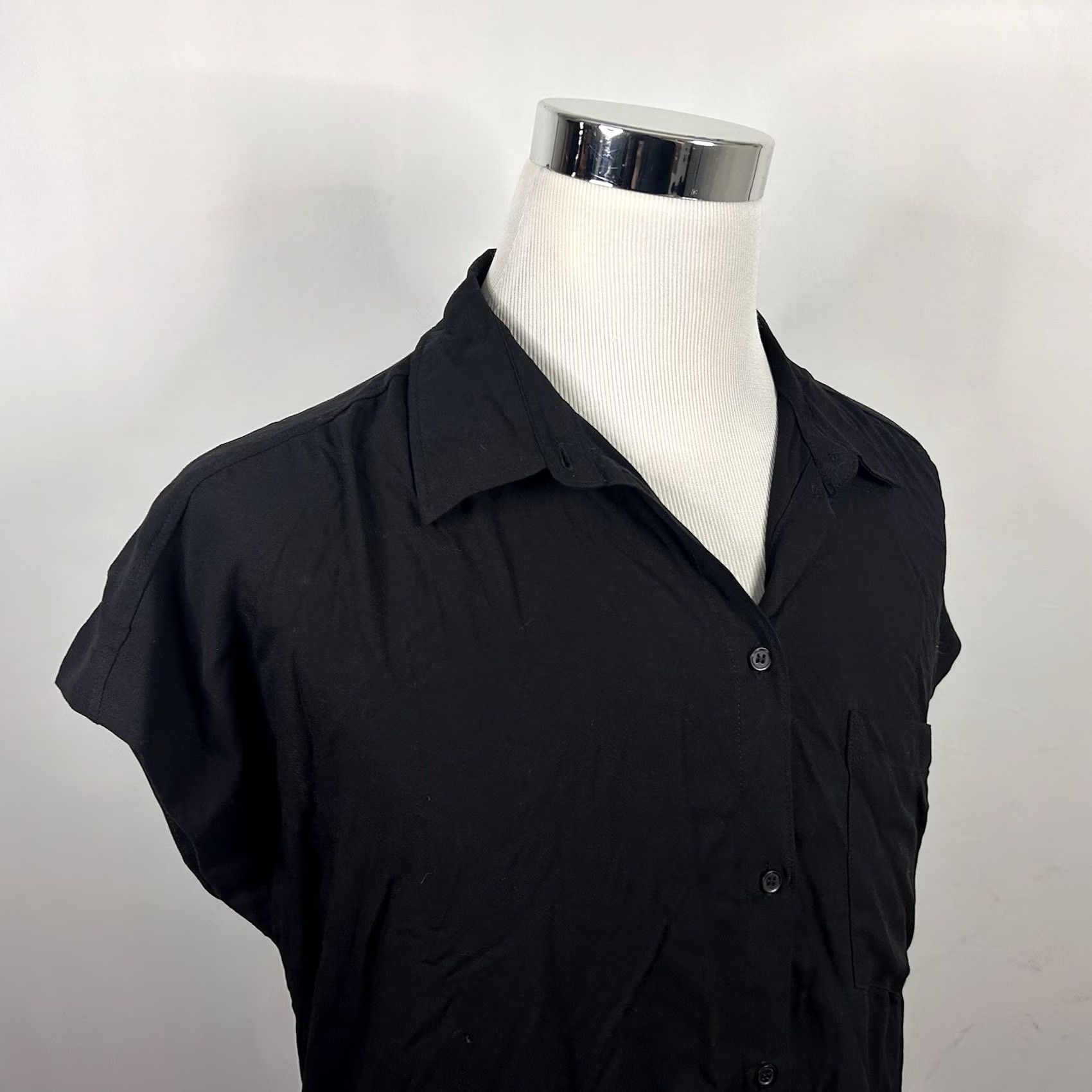 H&M NWT H&M Maternity Dress Black Button Front 100% Viscose Shirt Dress Women M Size M Size M / US 6-8 / IT 42-44 - 2 Thumbnail