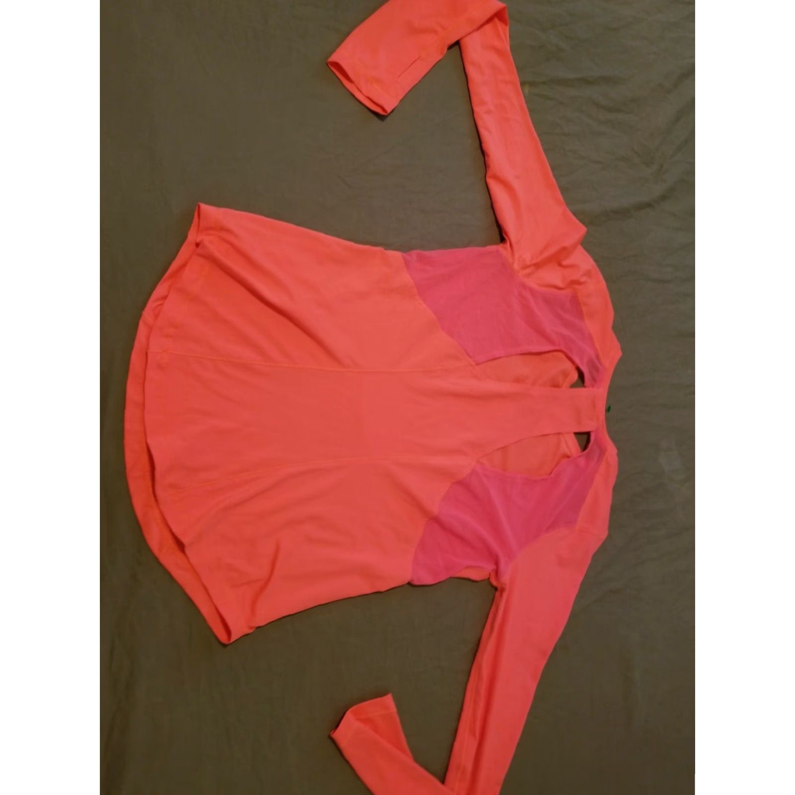 Under Armour Womens Under Armour Shirt S Small Orange Athletic Gym Workout Long Sleeve Size S / US 4 / IT 40 - 5 Thumbnail