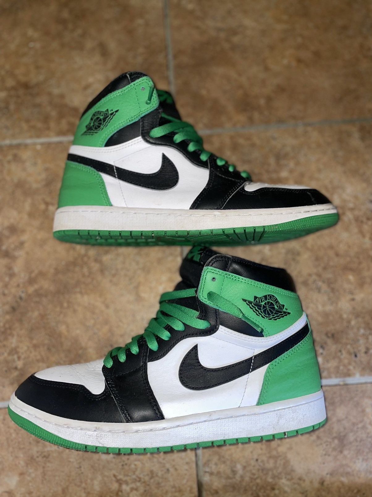 Jordan Brand Lucky Green Retro 1 Size US 9 / EU 42 - 2 Thumbnail