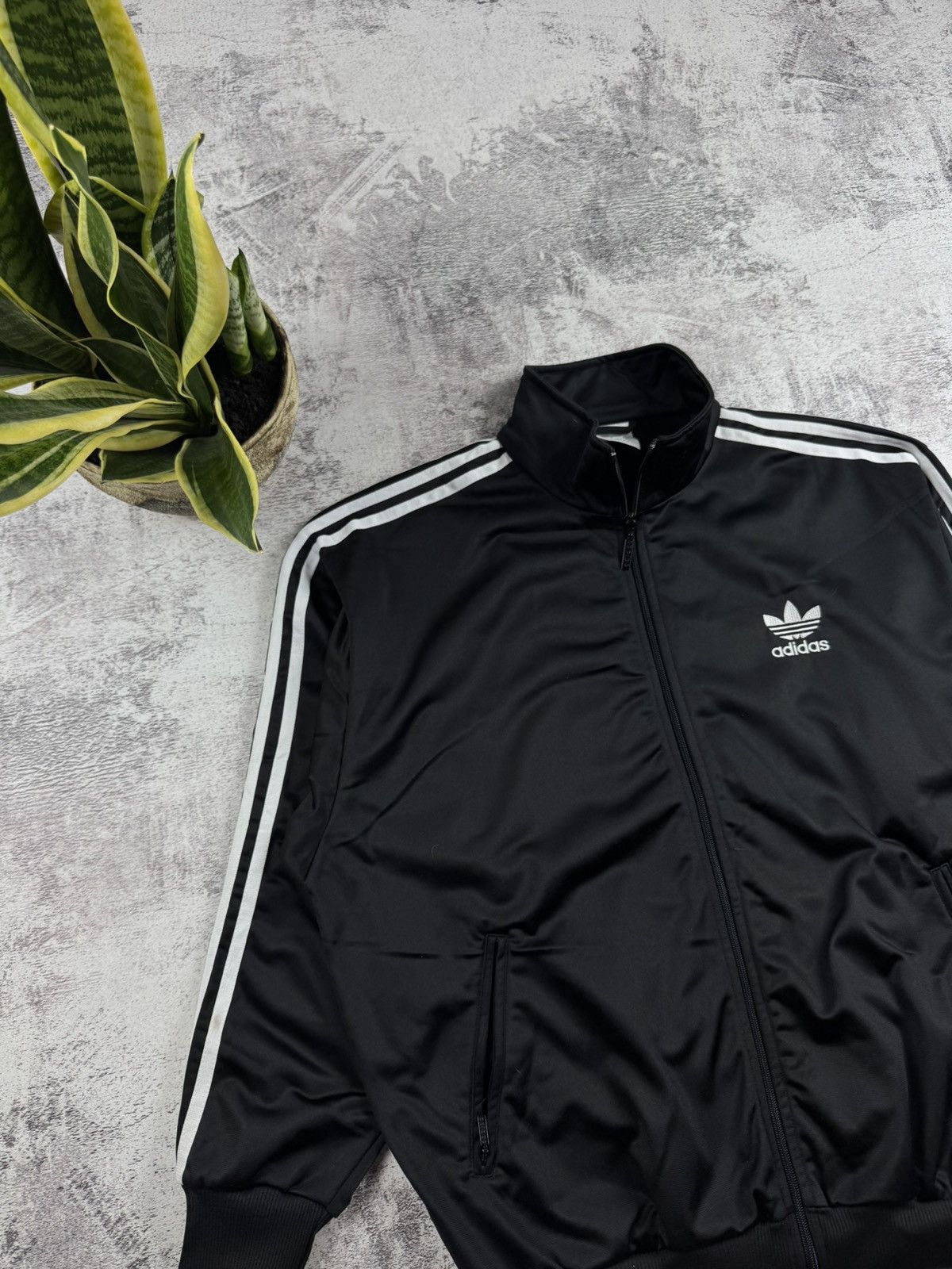 Adidas Vintage Adidas Original Y2K Retro Black Logo Track Activewear Zip Light Jacket Size US M / EU 48-50 / 2 - 5 Thumbnail