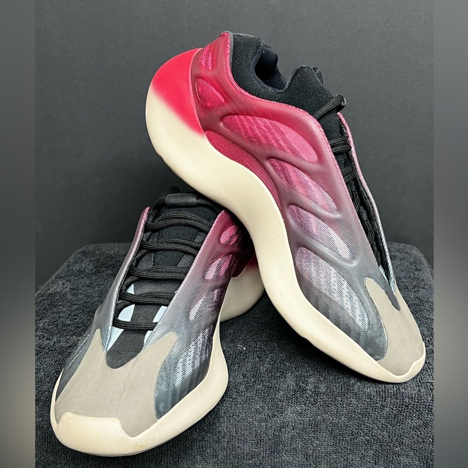 Adidas adidas Yeezy 700 V3 Fade Carbon 2022 WORN ONCE AUTHENTIC Size US 9.5 / EU 42-43 - 3 Thumbnail